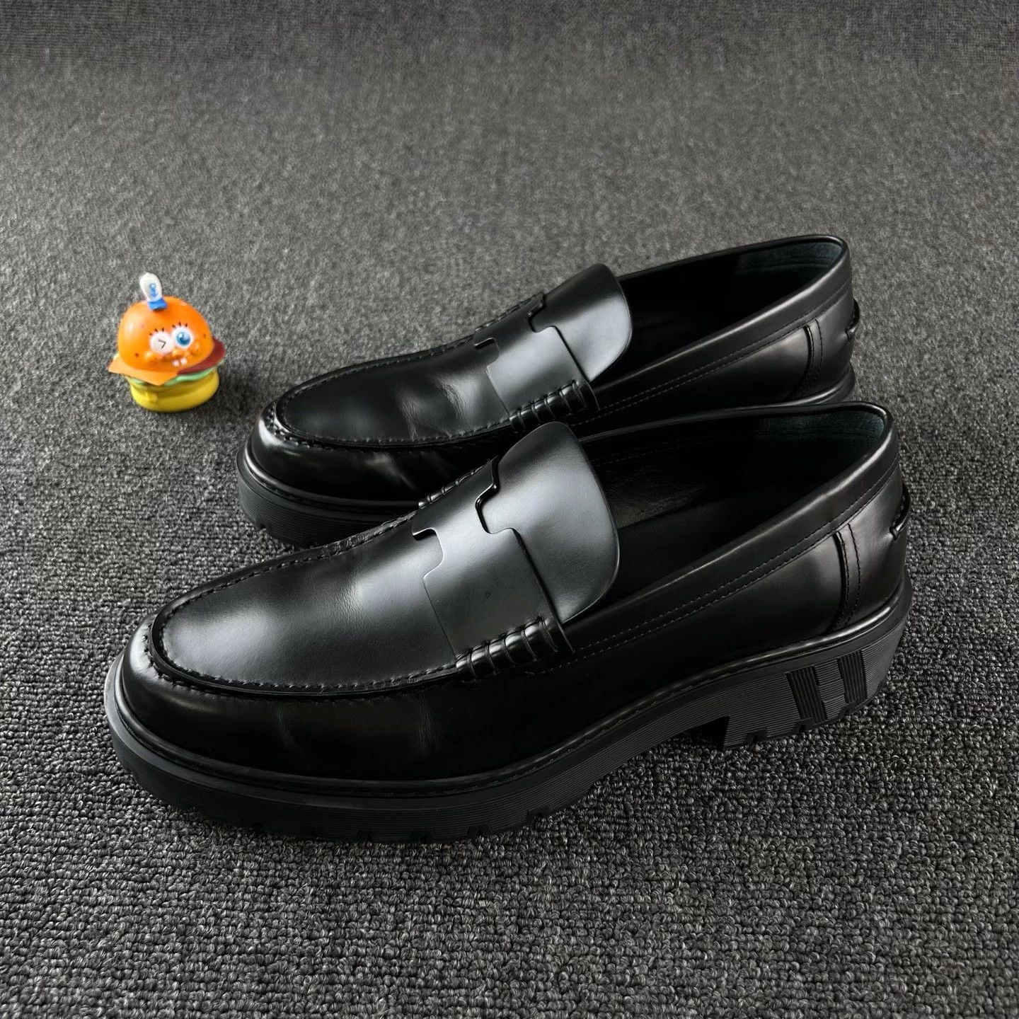 Hermes Hermes Black Loafers Size 40.5 HB5674 Size US 7.5 / EU 40-41 - 1 Thumbnail