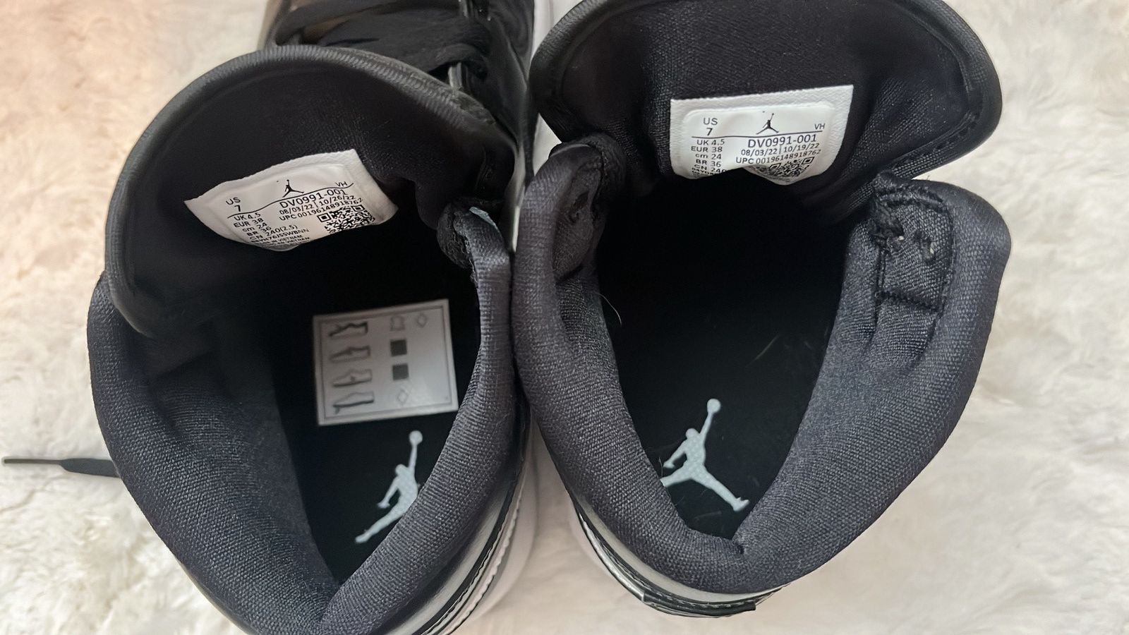 Jordan Brand JORDAN 1 MID BLACK WHITE Size US 7 / IT 37 - 8 Thumbnail