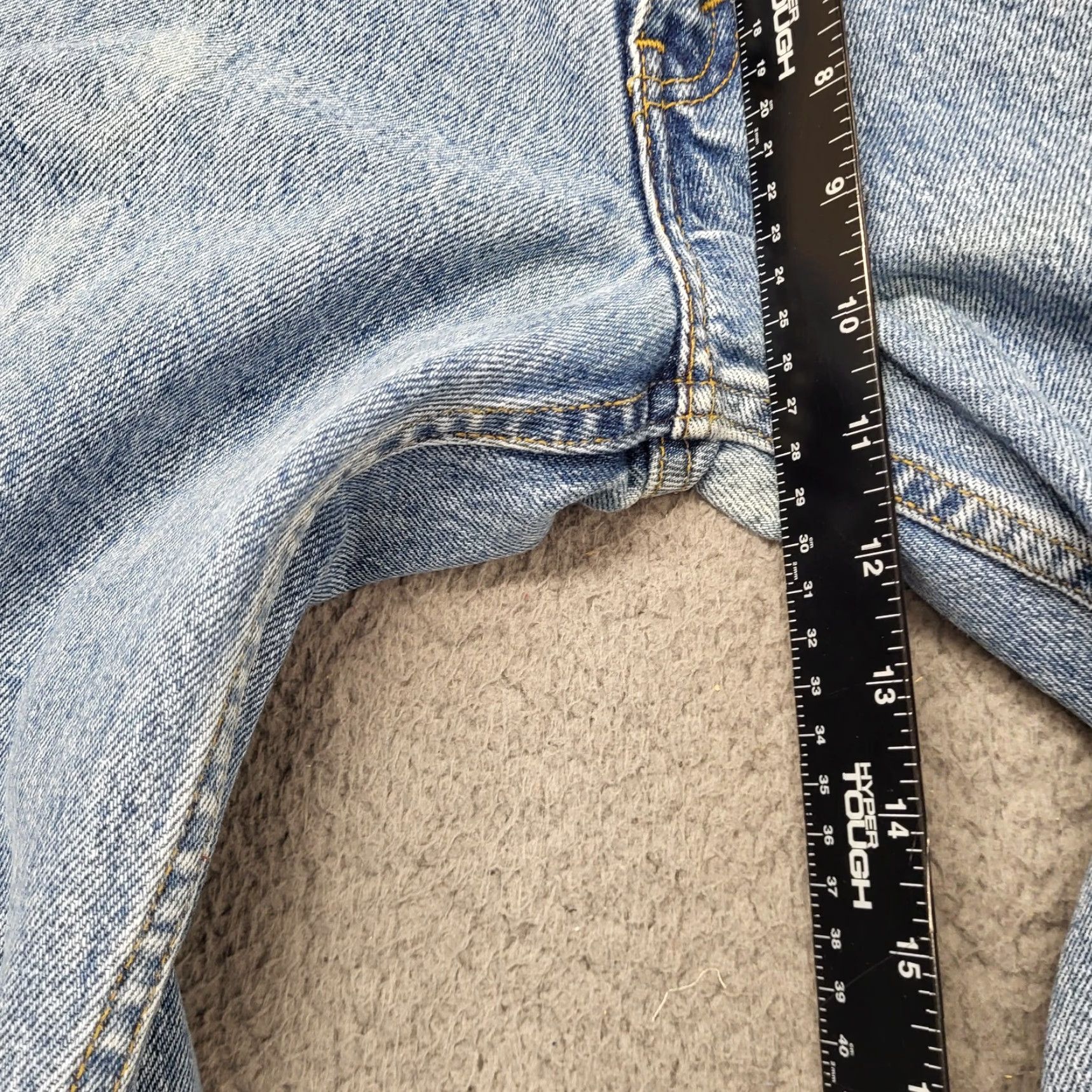 Levi's VINTAGE Levi's 550 Light Wash Relaxed Fit Tapered Leg Jeans Size 7 Short Women/Boys? No—Gender not specified. Size 28" / US 6 / IT 42 - 6 Thumbnail