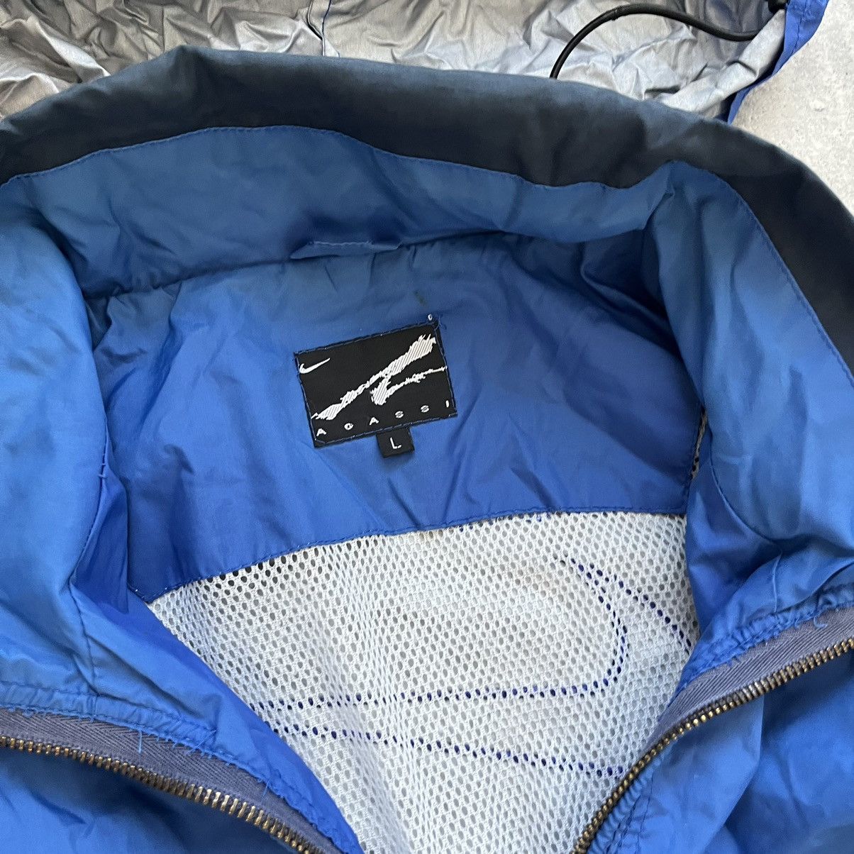 Nike Jacket Nike Vintage Big Central Logo Rare 90s Style Gorpcore Size US L / EU 52-54 / 3 - 6 Thumbnail