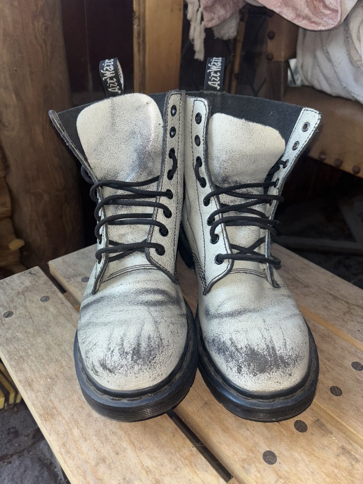 Dr. Martens Dr Martens Pascal 1460 B&W Cristal SuedeSoft crackle. Size US 12 / IT 42 - 13 Thumbnail