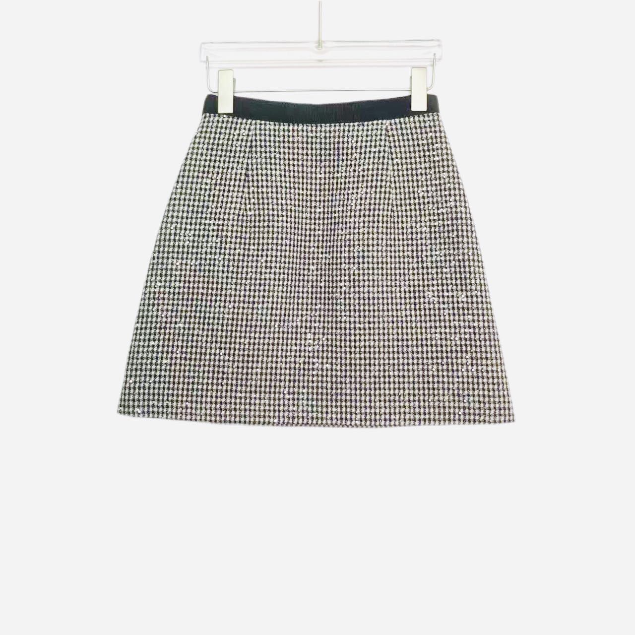 Miu Miu Miu Miu Black Retro Plaid A-line Mini Casual Skirt K26WX Size 26" / US 2 / IT 38 - 2 Thumbnail