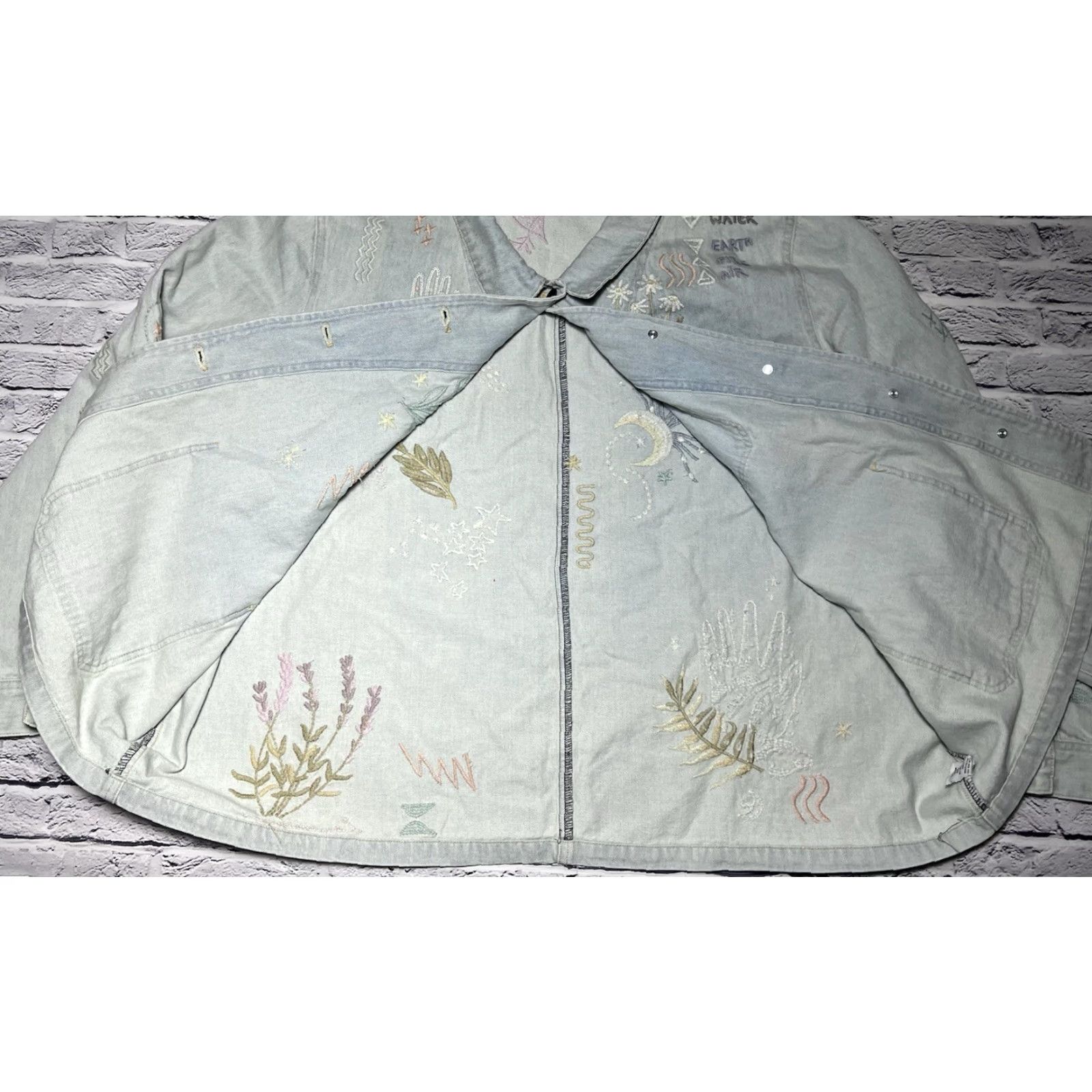 Johnny Was Johnny Was Embroidered Denim Jacket XXL Women Floral 2XL Blue Cotton Jacket Plus Size Embroidered Button Closure Size XXL / US 16-18 / IT 52-54 - 7 Thumbnail