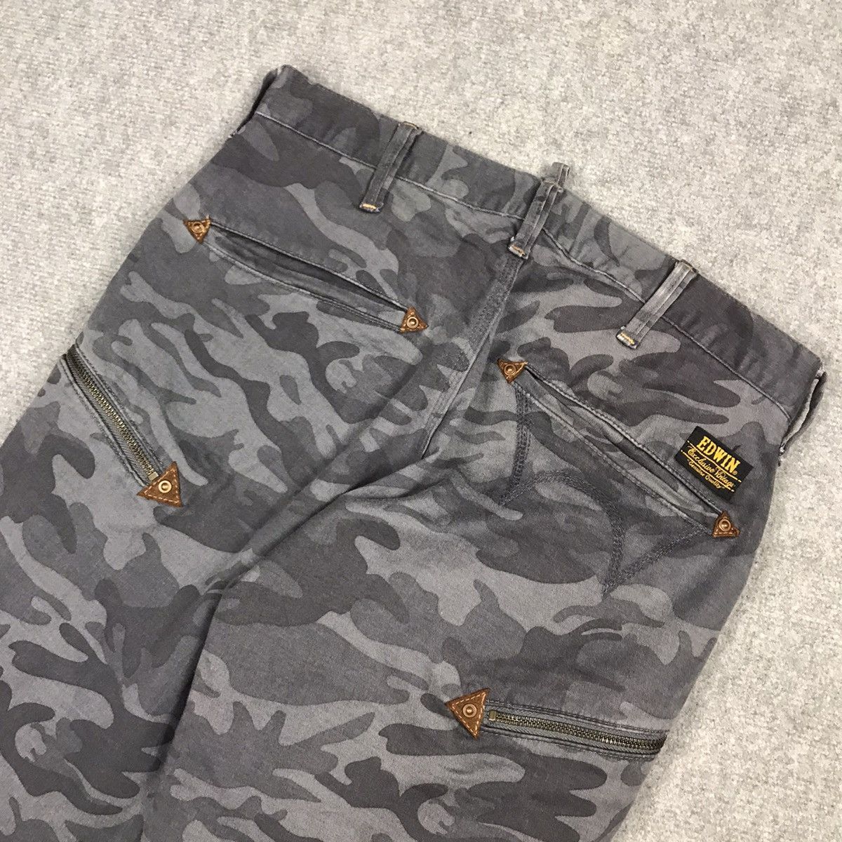 Designer × Japanese Brand Edwin cargo Camo design pants Size US 31 - 10 Thumbnail