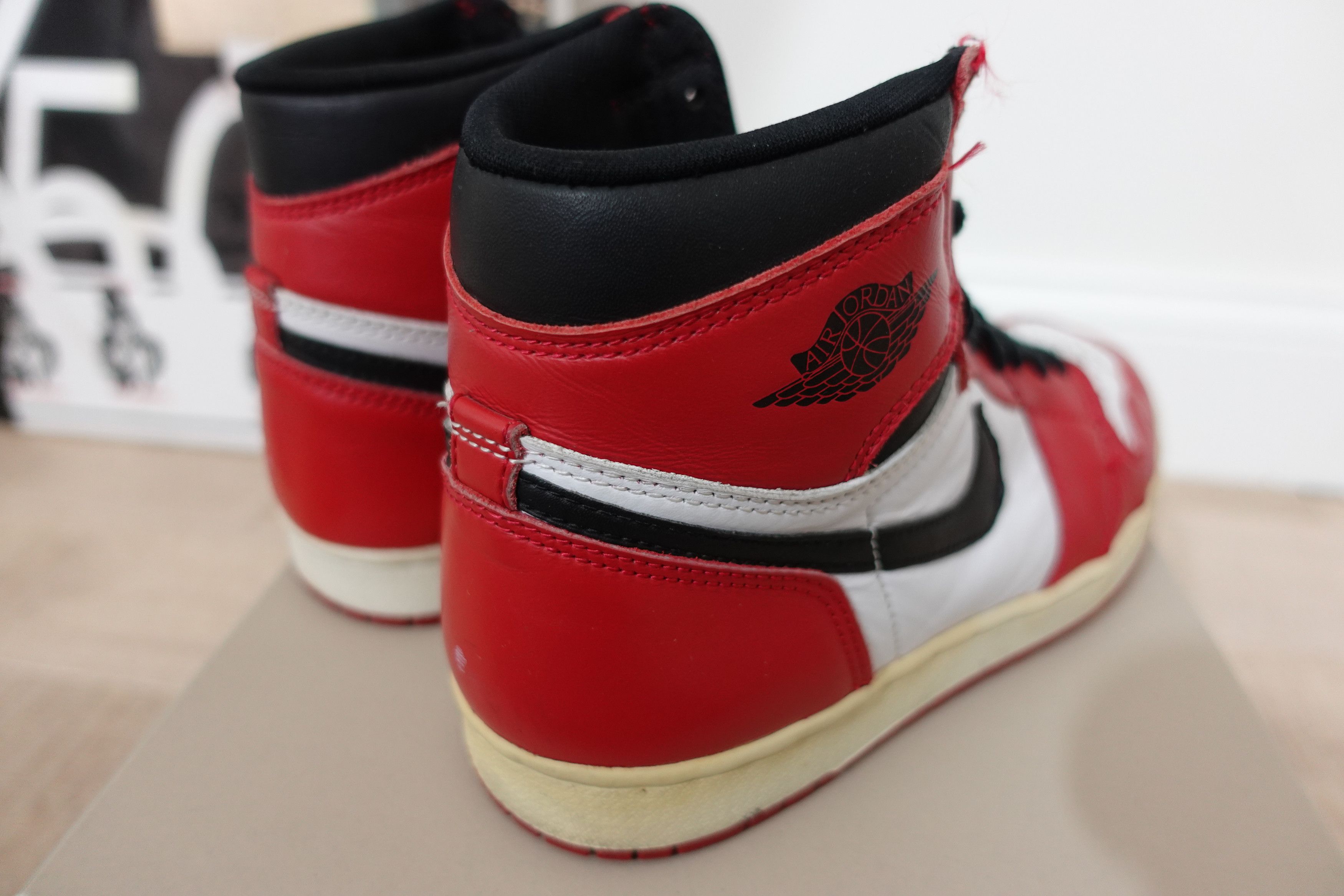 Jordan Brand × Nike 1994 Nike Air Jordan 1 Chicago Size 8.5 Size US 8.5 / EU 41-42 - 4 Thumbnail