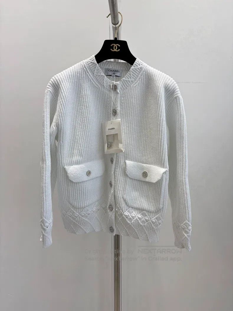 Chanel Chanel White two-pocket knitted jacket Size XS / US 0-2 / IT 36-38 - 1 Thumbnail