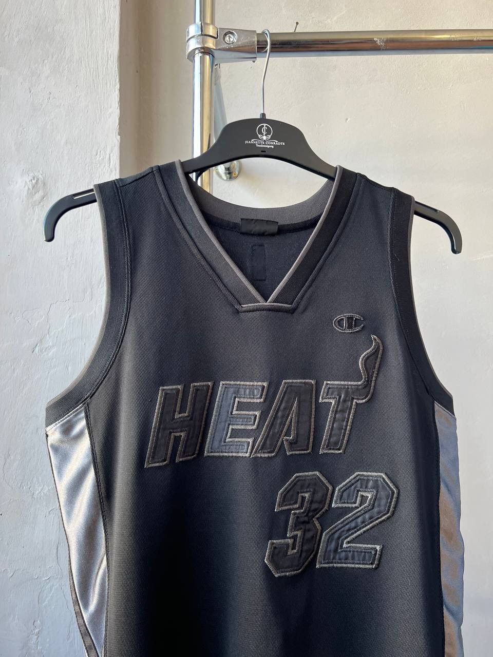 NBA VINTAGE MIAMI HEAT #32 O’NEAL BLACKOUT CHAMPION JERSEY M Size US M / EU 48-50 / 2 - 3 Thumbnail