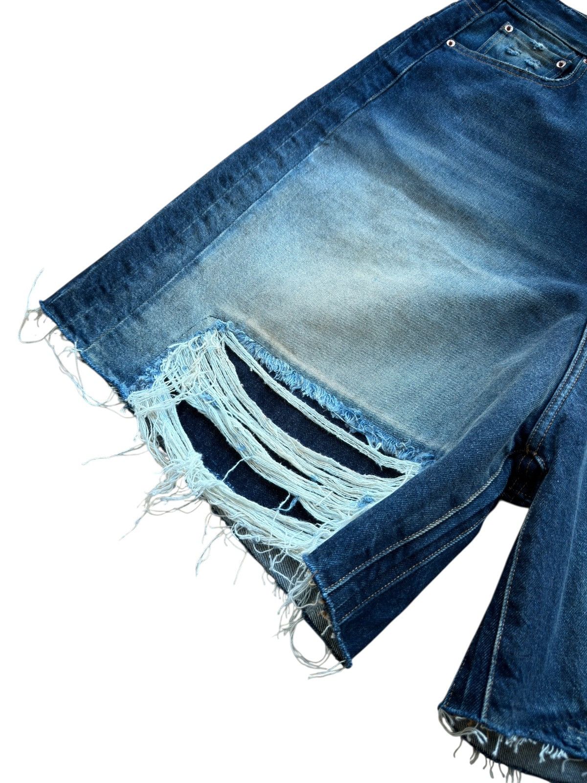 Vetements *RARE* GVASALIA VETEMENTS DENIM BAGGY DISTRESSED SHORT Size US 36 / EU 52 - 10 Thumbnail