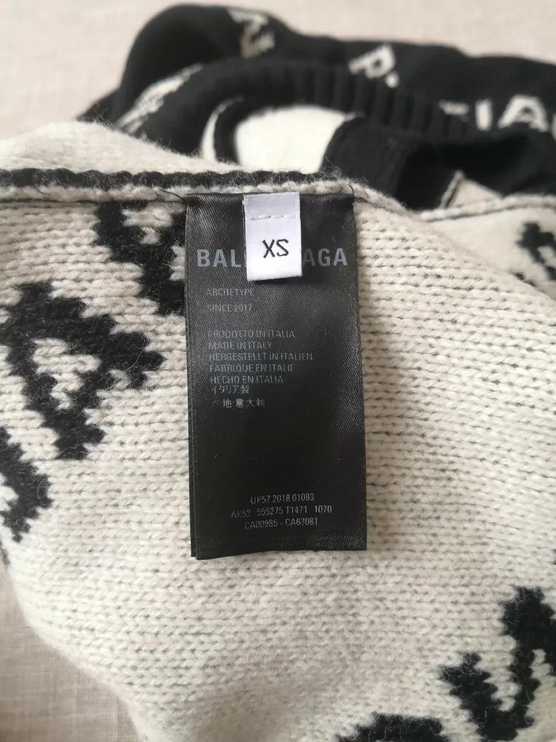Balenciaga Balenciaga Women's full print cardigan sweater, knitwear Size XS / US 0-2 / IT 36-38 - 5 Thumbnail