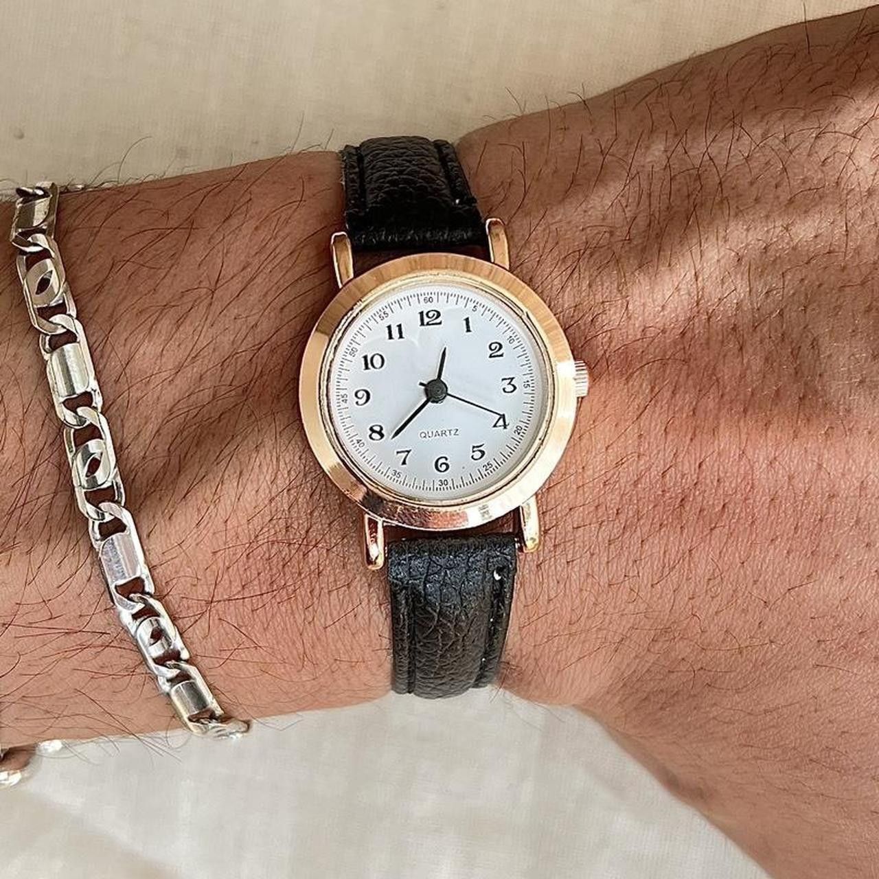 Vintage y2k vintage style round black leather quartz luxury watch Size ONE SIZE - 8 Thumbnail
