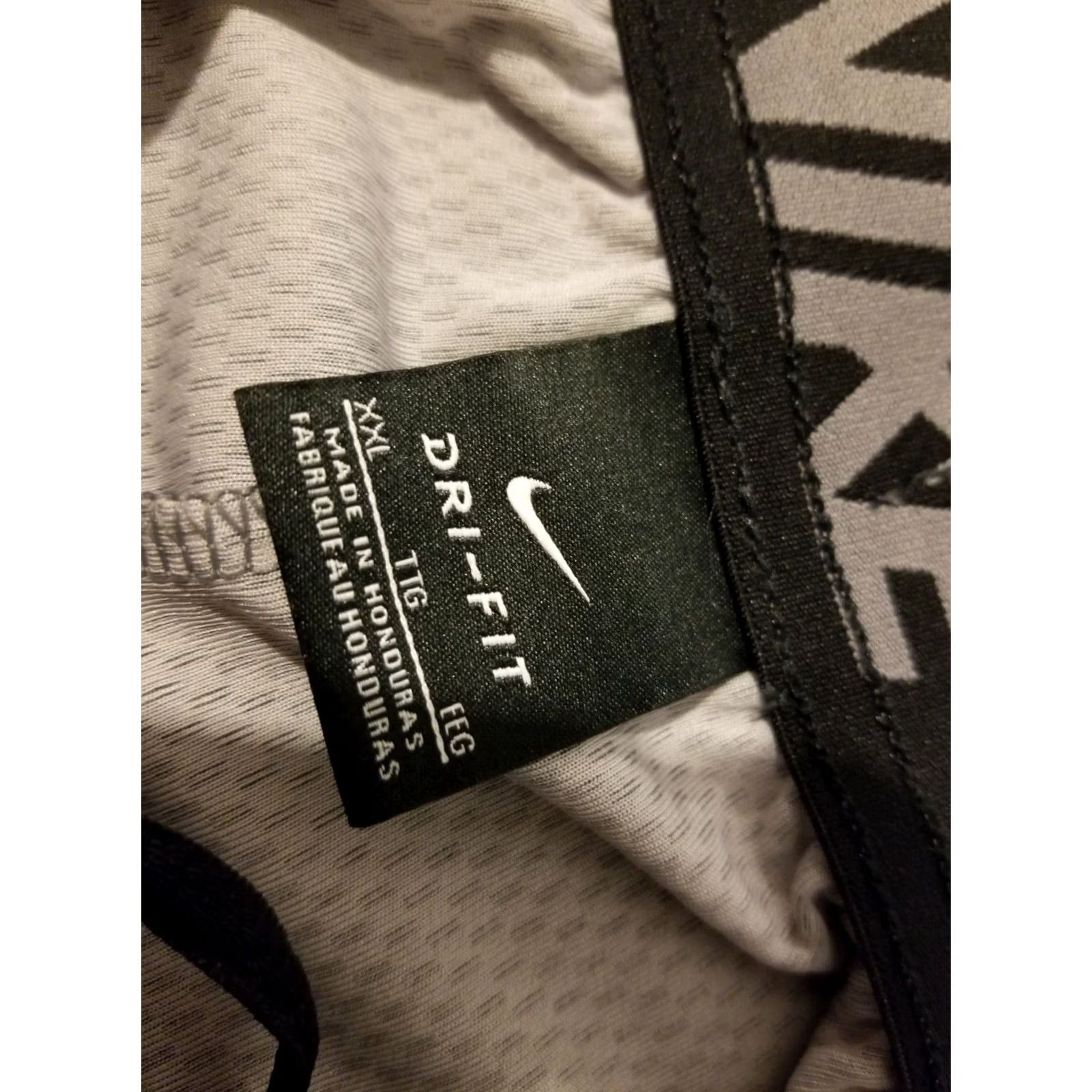 Nike Nike Shorts Mens 2XL Gray Athletic Gym Workout Regular Size Type Regular Size US 39 - 5 Thumbnail