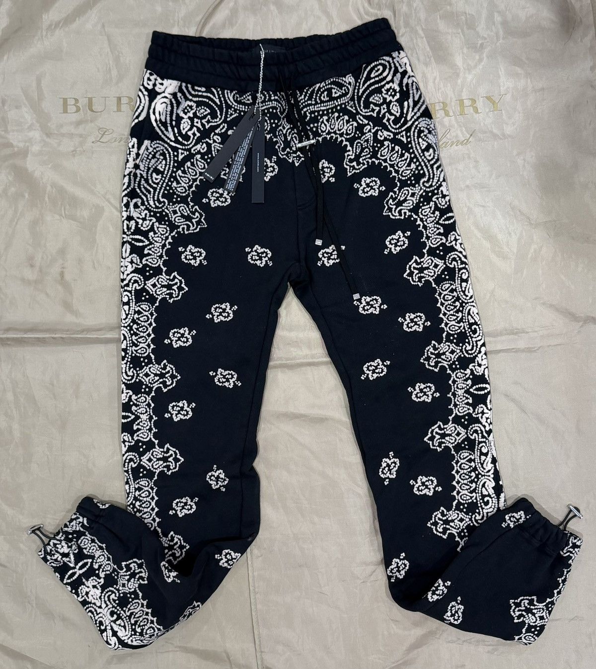 Amiri Amiri Black Bandana Bleach Sweatpants size S Size US 30 / EU 46 - 1 Thumbnail