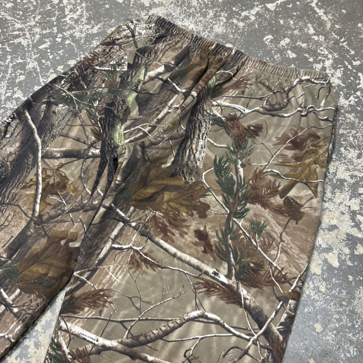 Vintage Vintage Liberty Camo Realtree Essential Baggy SweatPants USA Size US 36 / EU 52 - 11 Thumbnail