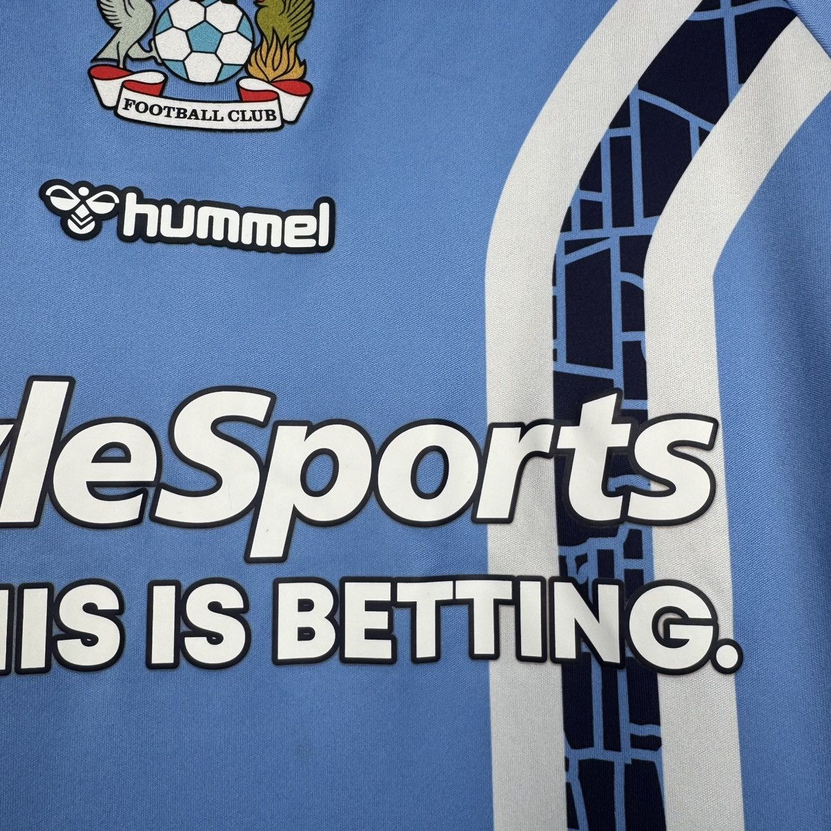 Hummel COVENTRY CITY 2022 2023 HOME FOOTBALL SHIRT SOCCER JERSEY Size US S / EU 44-46 / 1 - 7 Thumbnail