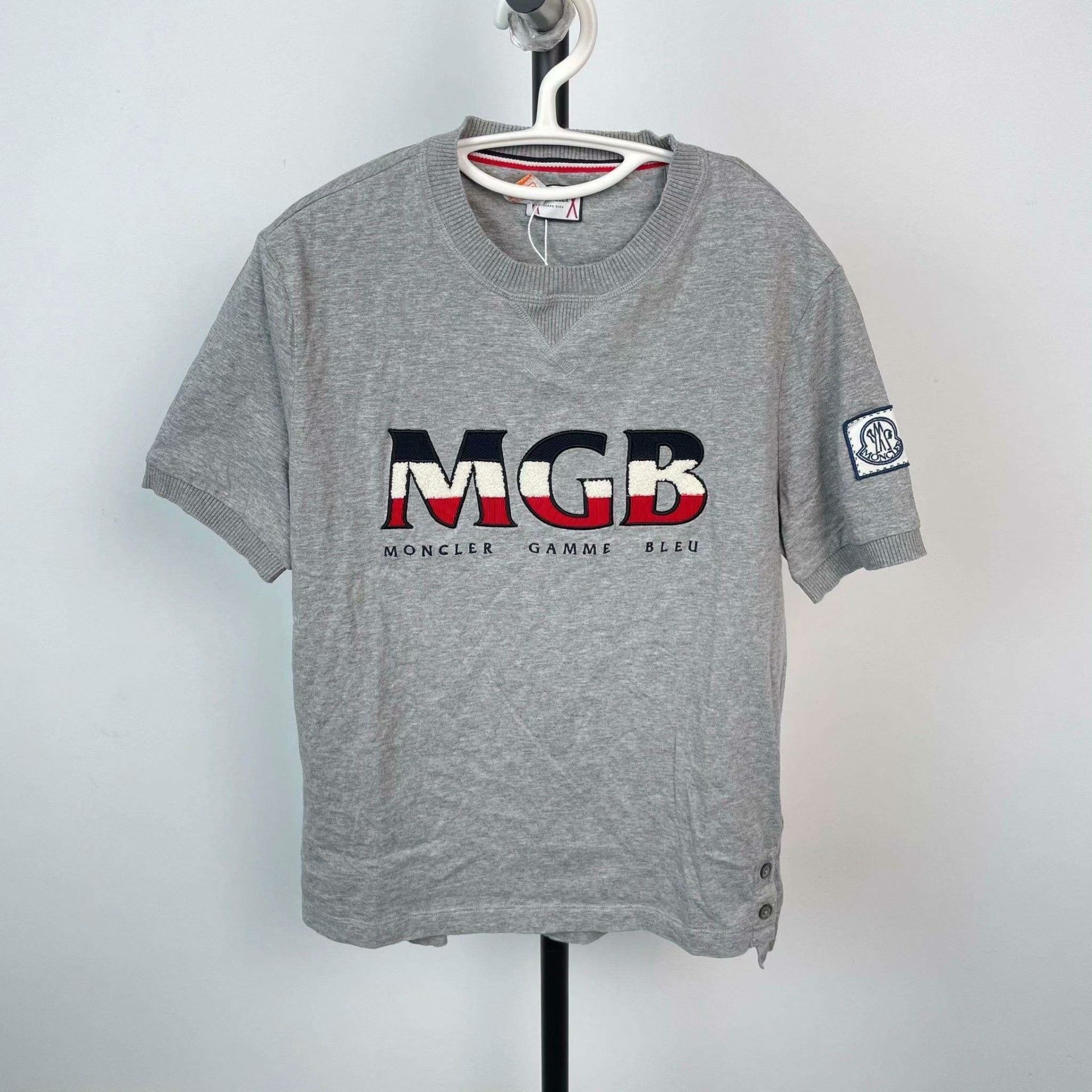 Moncler Moncler Gray T-Shirt S Women Size S / US 4 / IT 40 - 1 Thumbnail