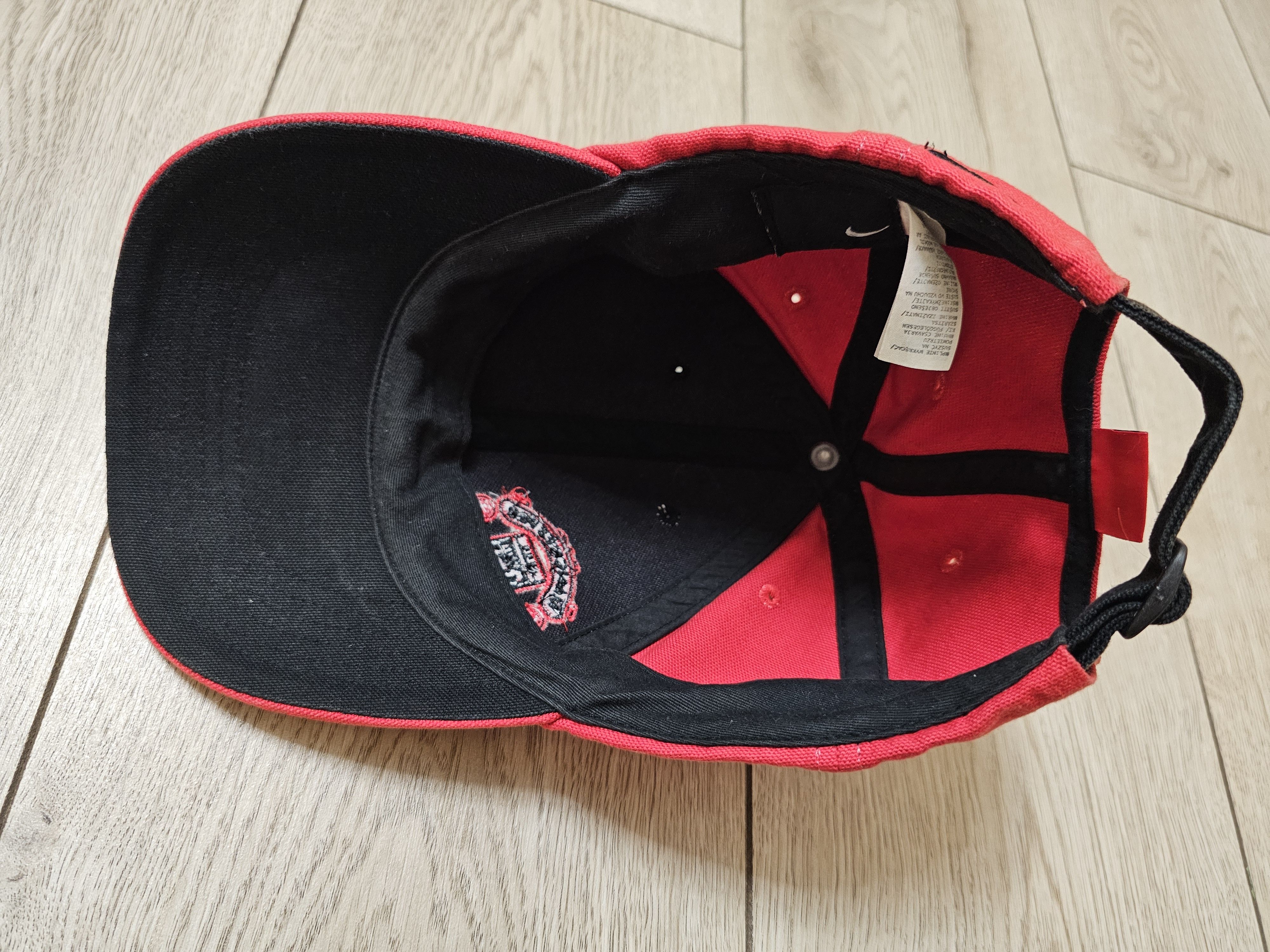 Nike MANCHESTER UNITED CAP VINTAGE RED CAP FOOTBALL HAT SOCCER Size ONE SIZE - 4 Thumbnail