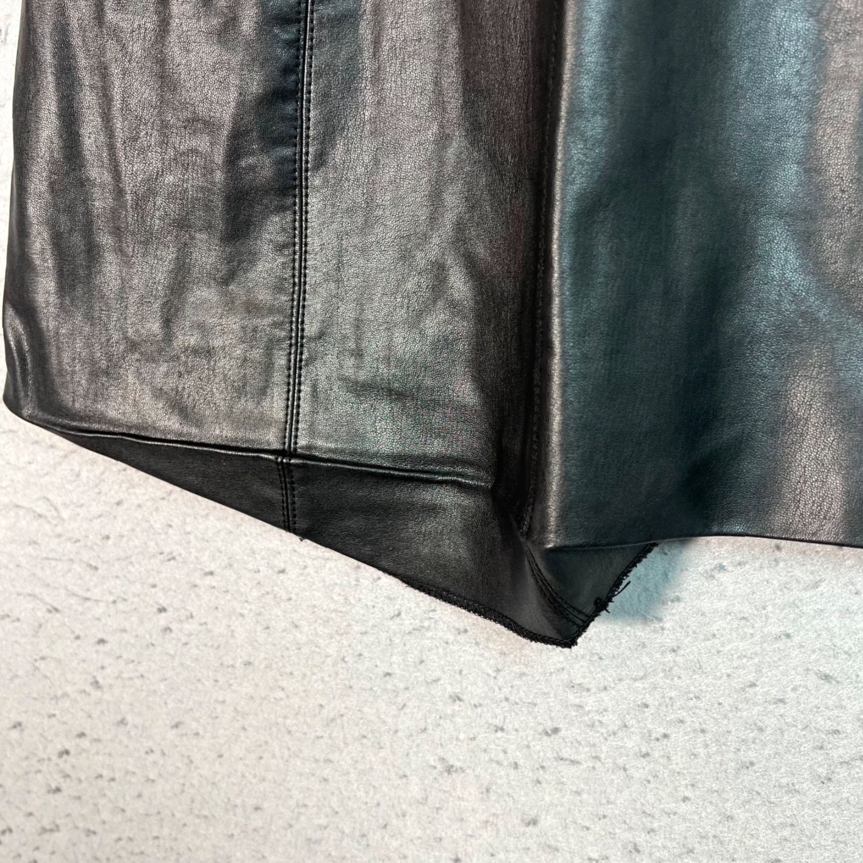 Free People Free People Womens Skirt Mini Black Faux Leather Button Front 2 Adult Womens Black Mini Skirt 2 Black Free People Womens Skirt Mini Button Front 2 Size 26" / US 2 / IT 38 - 7 Thumbnail