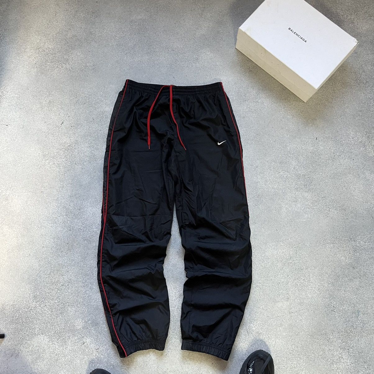 Nike VINTAGE NIKE TRACK PANTS NYLON DRILL Size US 34 / EU 50 - 1 Thumbnail