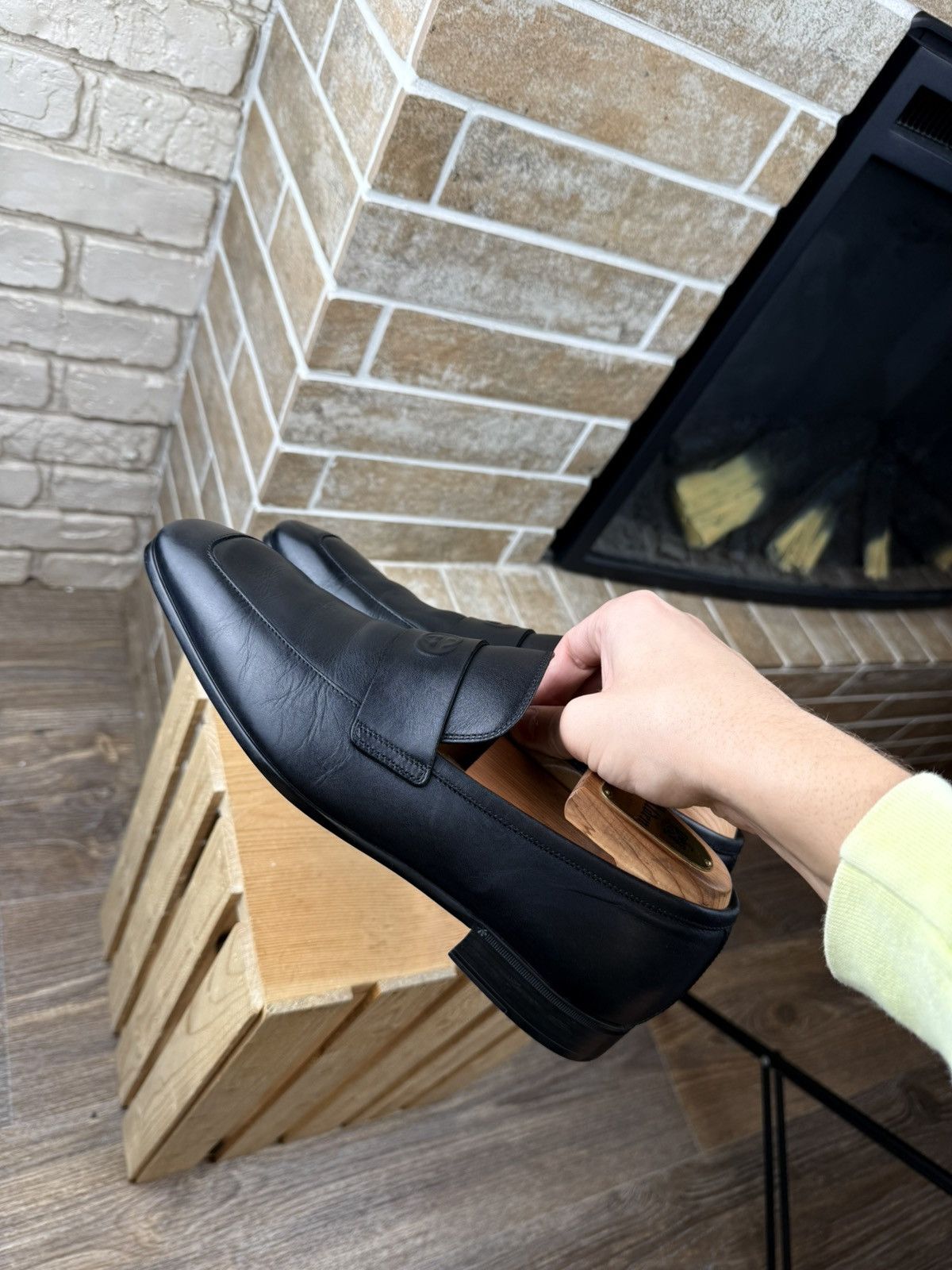 Gucci Gucci GG Black Leather Loafers Embossed Logo Size US 7.5 / EU 40-41 - 5 Thumbnail