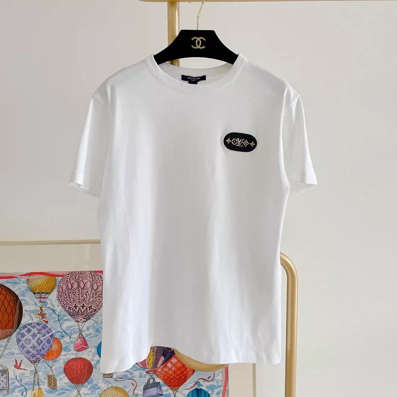 Louis Vuitton LOUIS VUITTON White leather logo T-shirt Size US M / EU 48-50 / 2 - 1 Thumbnail