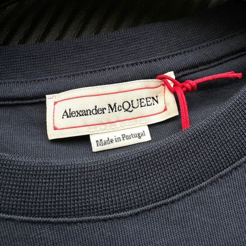 Alexander McQueen Alexander Mcqueen Show contrasting color badge short sleev Size US S / EU 44-46 / 1 - 5 Thumbnail