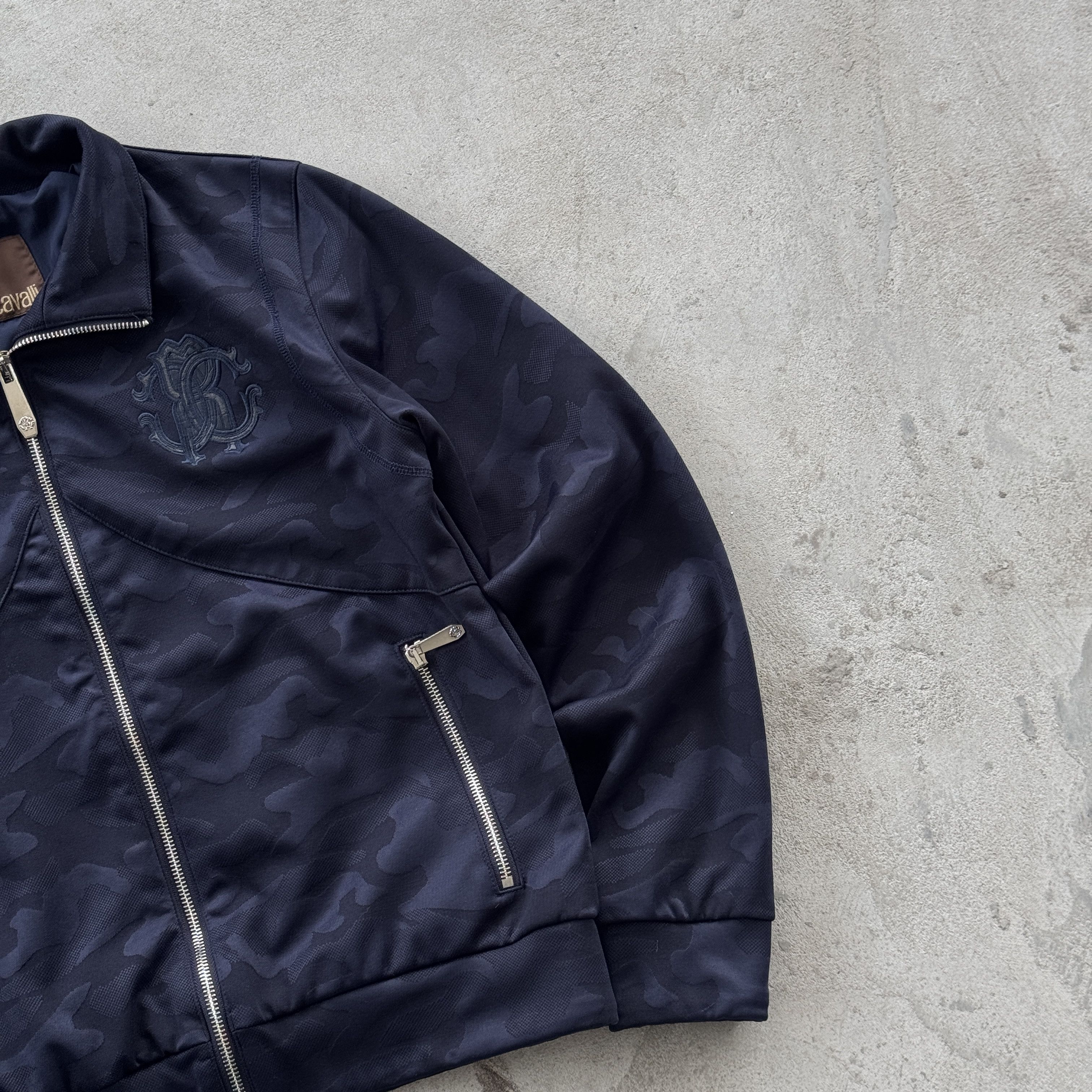 Roberto Cavalli Roberto Cavalli Navy Camo Bomber Jacket Gold RC Logo Size 48 Size US M / EU 48-50 / 2 - 2 Thumbnail