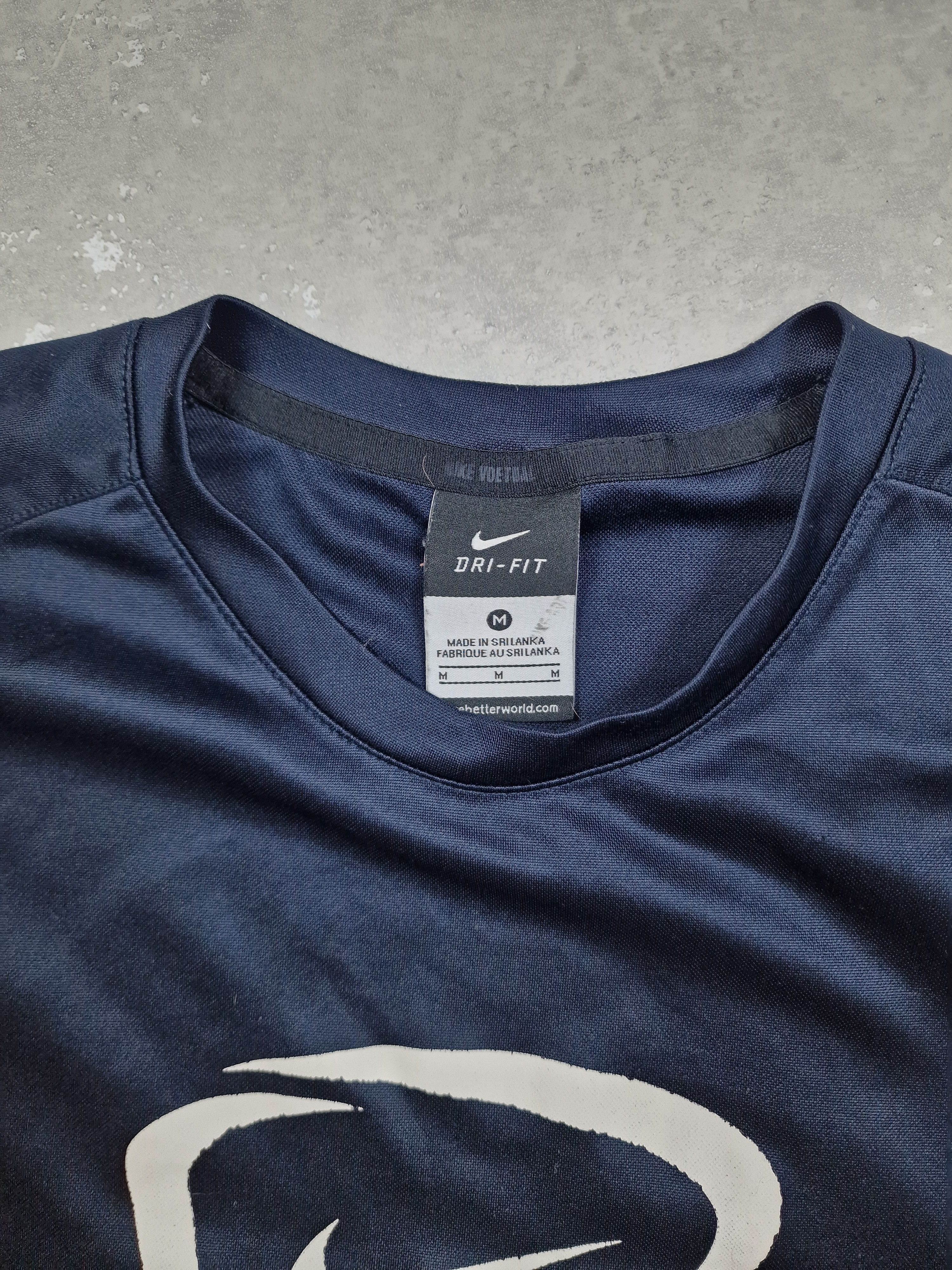 Nike Nike 00s streetwear vintage tshirt center logo y2k Size US M / EU 48-50 / 2 - 5 Thumbnail
