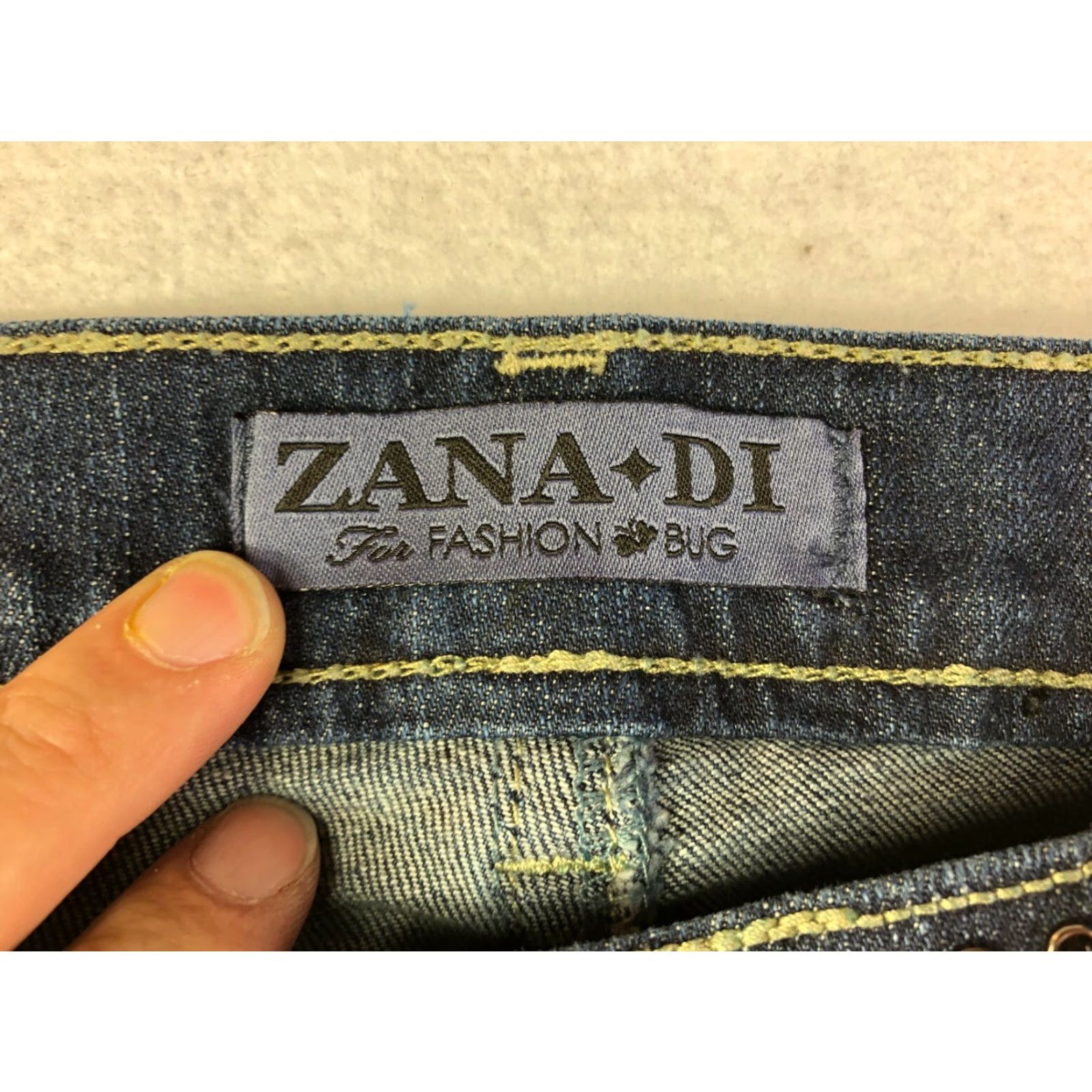 Denime Zana Di Bootcut Jeans Womens Size 8 28x28 Blue Denim Rhinestone Accented Vintage: No Regular Rise Mid 28 in Inseam Zip Closure Cotton Denim Size 30" / US 8 / IT 44 - 5 Thumbnail