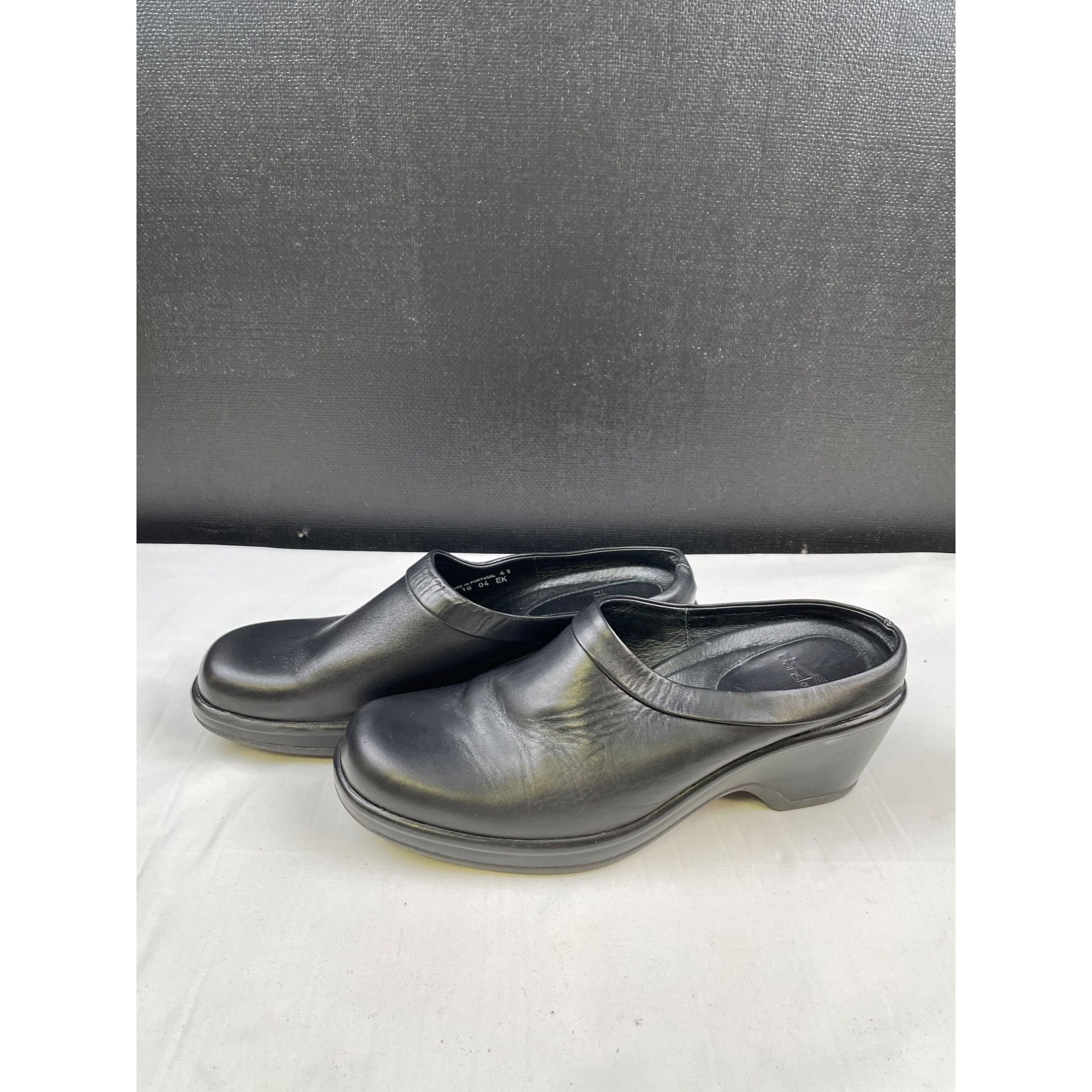 Dansko Dansko Women's Black Leather Clogs/ Shoes/ Slip On Size 41-9 Size US 9.5 / IT 39.5 - 4 Thumbnail