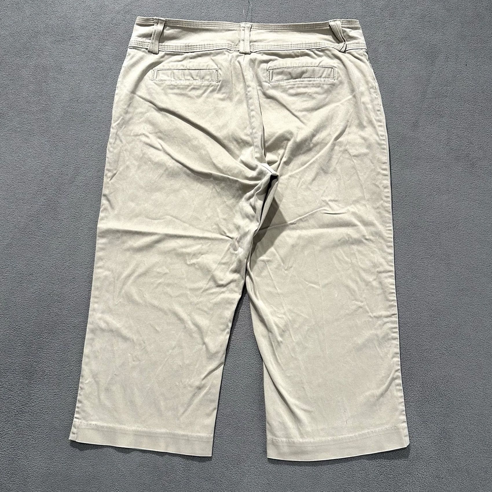 Lee Lee Pants Women 12 Petite Beige Chino Capri Natural Fit GUC Size 34" / US 12 / IT 48 - 2 Thumbnail