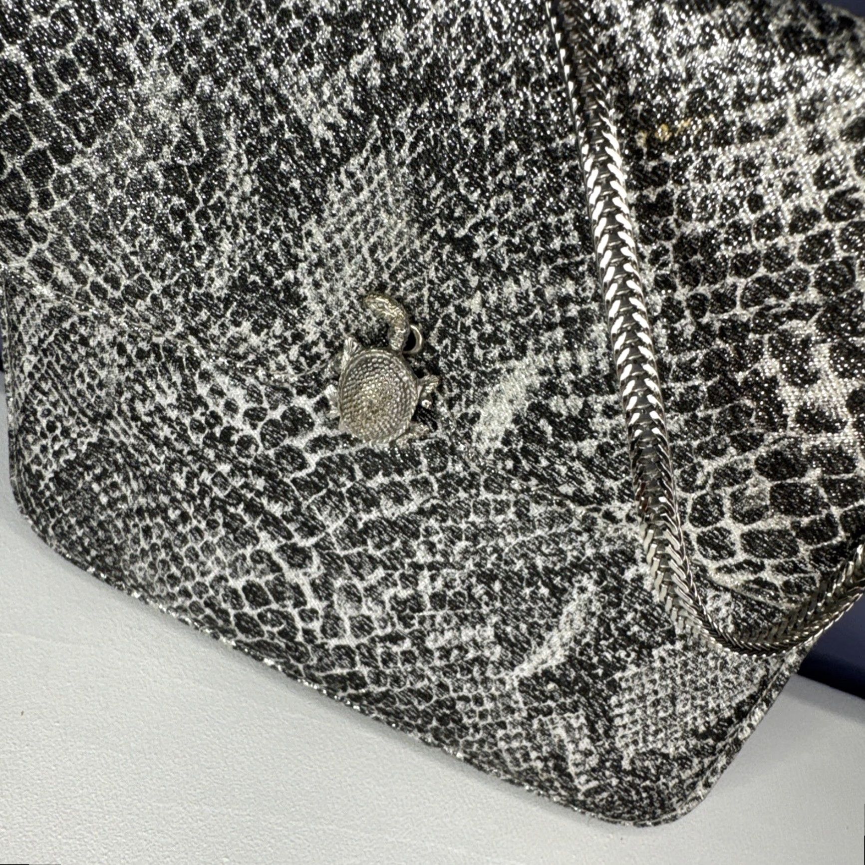 Vintage VINTAGE May Shoe Co Charleston WV Clutch Purse Bag Silver Snakeskin Purse Snakeskin Size ONE SIZE - 4 Thumbnail