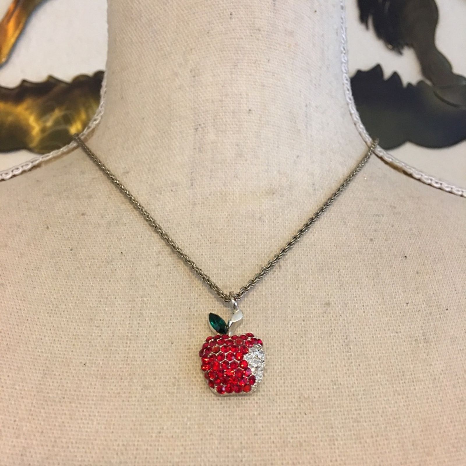 Jewelry Vintage 1928 red white rhinestone apple necklace Size ONE SIZE - 1 Thumbnail