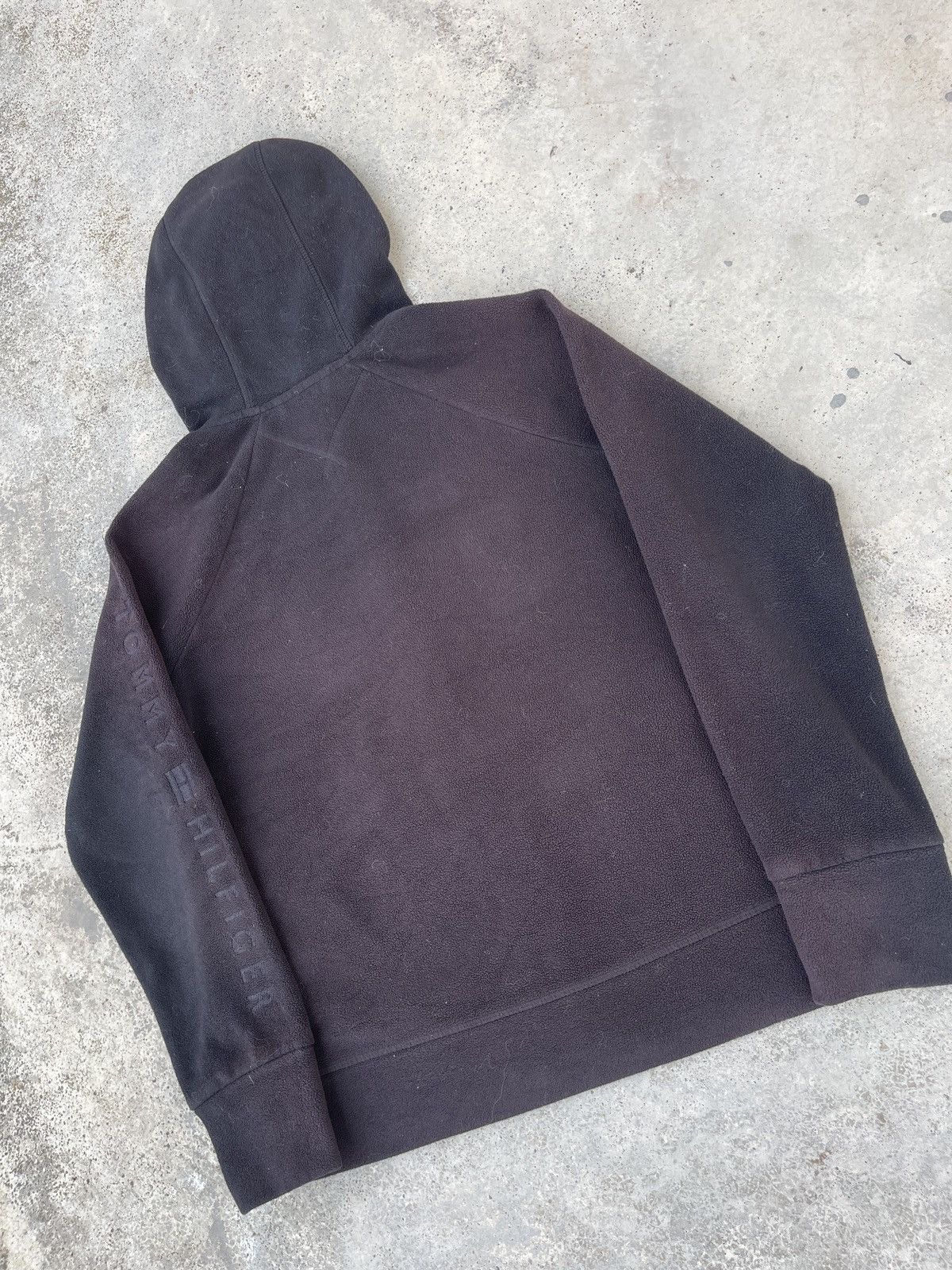 Tommy Hilfiger × Vintage Vintage Faded Black Tommy Hilfiger Zip Up Fleece Size US M / EU 48-50 / 2 - 4 Thumbnail