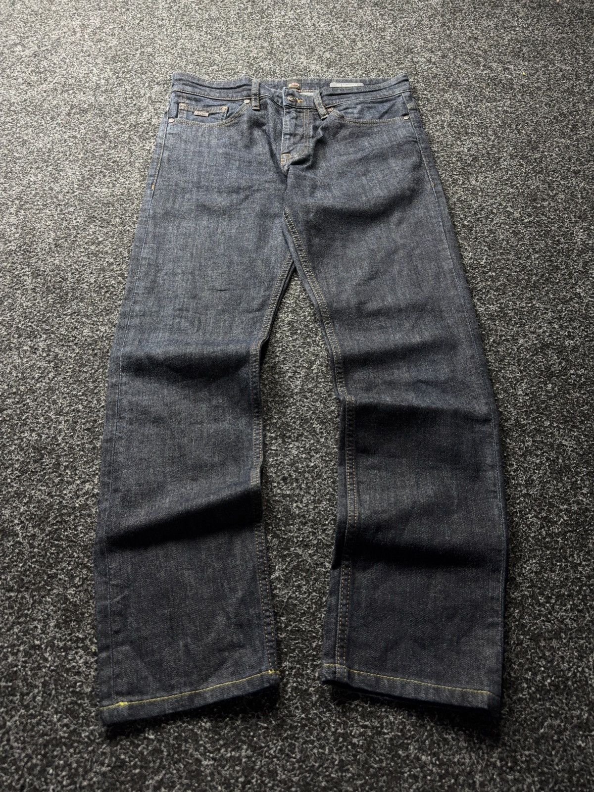 Hugo Boss Luxury 00s Hugo Boss 020 Delaware Slim Fit Dark Blue Jeans Size US 31 - 1 Thumbnail