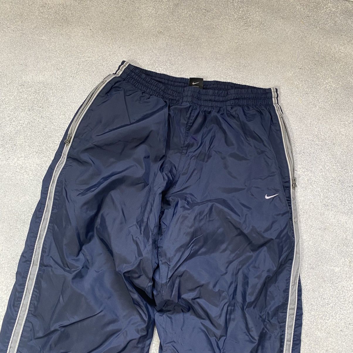 Nike Vintage Nike Track Pants Size S Navy Blue Windbreaker Y2K Size US 30 / EU 46 - 3 Thumbnail