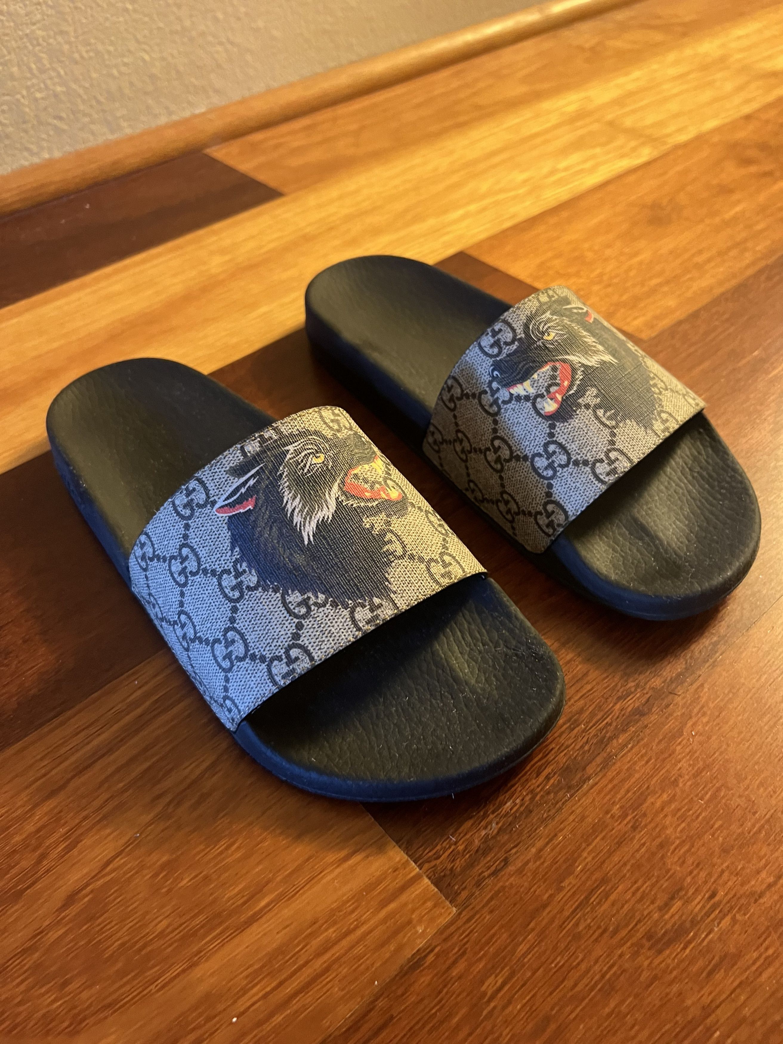 Gucci slides with on sale wolf