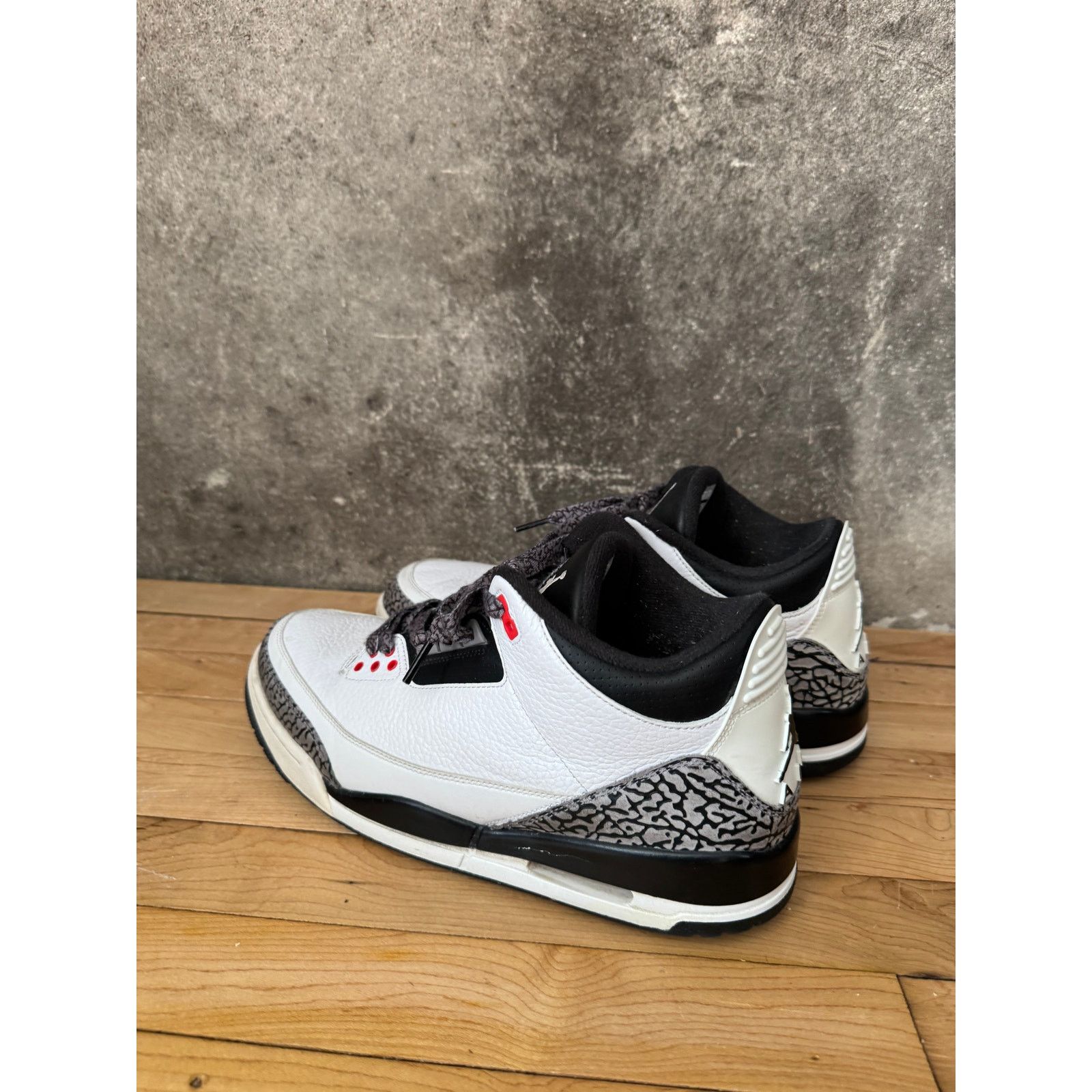 Nike 2013 Jordan 3 Retro Infrared Sneaker Mens 11.5 Size US 11.5 / EU 44-45 - 3 Thumbnail
