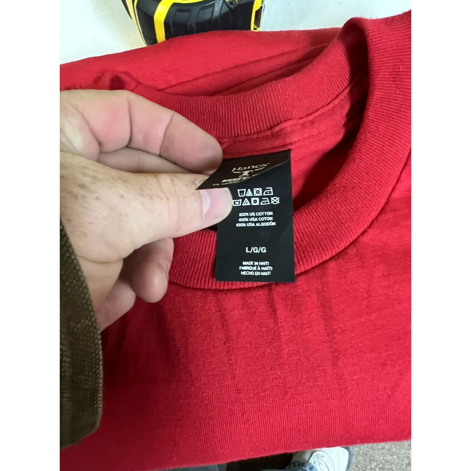 Hanes VINTAGE Hanes Red Pocket T-Shirt L Adult Red Short Sleeve Cotton Basic Tee Mens Size US L / EU 52-54 / 3 - 4 Thumbnail