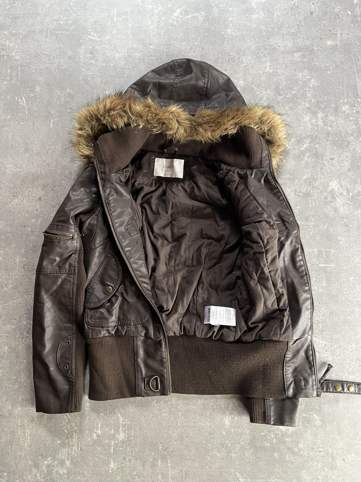 Japanese Brand 00s Faux Fur Hooded Y2K Bondage Straps Bomber Jacket XS Size XS / US 0-2 / IT 36-38 - 8 Thumbnail