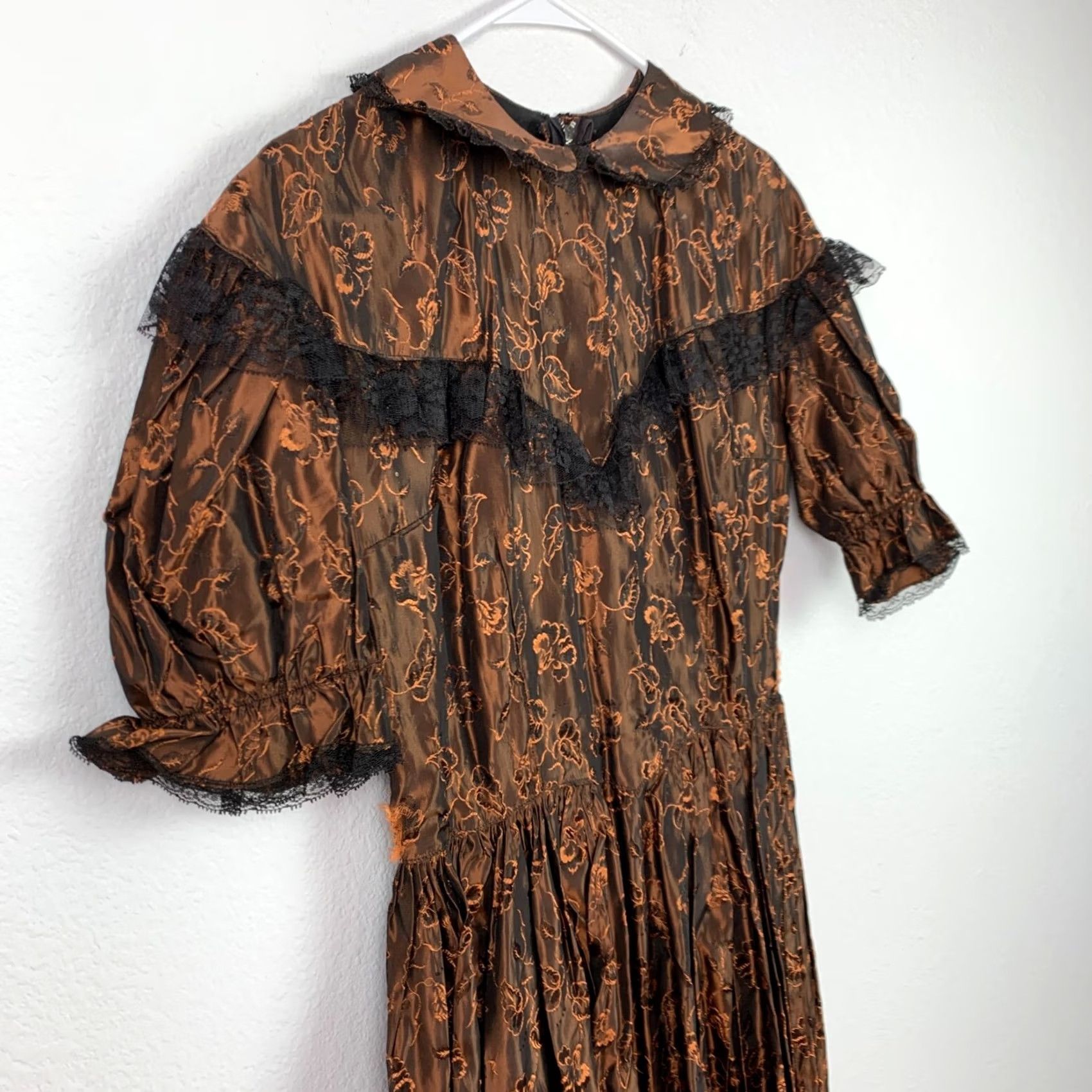 Vintage VINTAGE Rosebud Dresses 70s 80s Acetate Taffeta Floral Brown Lace Dress Womens 14 Formal Size 4XL / US 24-26 - 2 Thumbnail