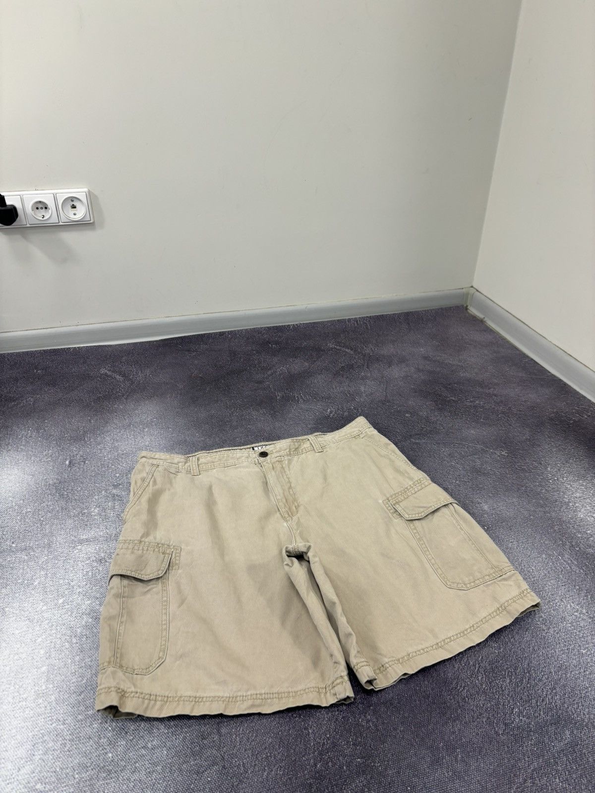 Izod Vintage IZOD Military Style Wide-Leg Y2K Hype Cargo Shorts Size US 38 / EU 54 - 3 Thumbnail