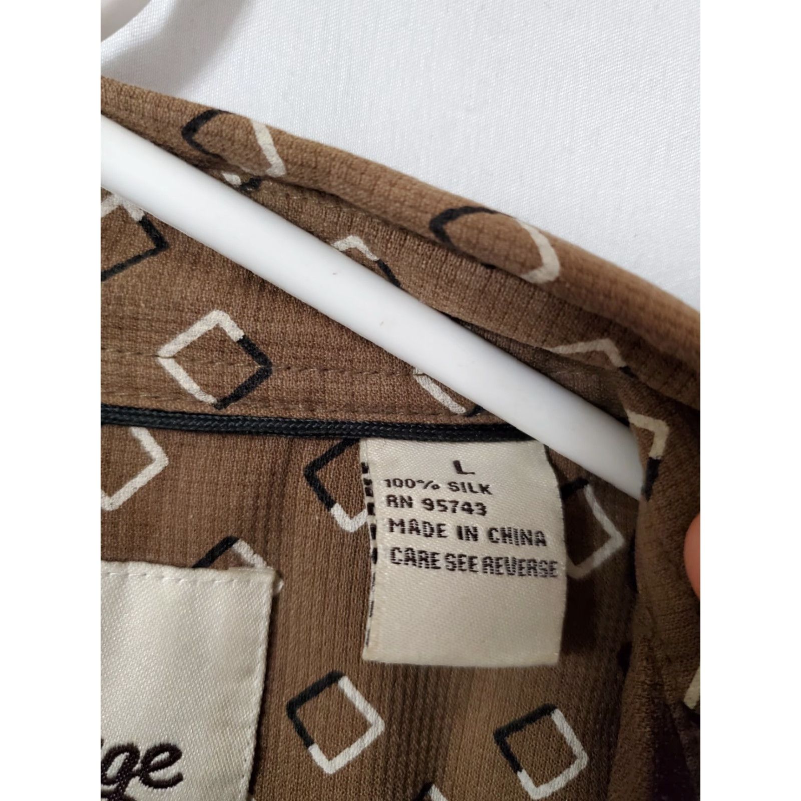Vintage VINTAGE Vintage Silk Brand Shirt Mens L Polo Brown Square Design 100% Silk Geometric Short Sleeve Button-Up Size US L / EU 52-54 / 3 - 4 Thumbnail