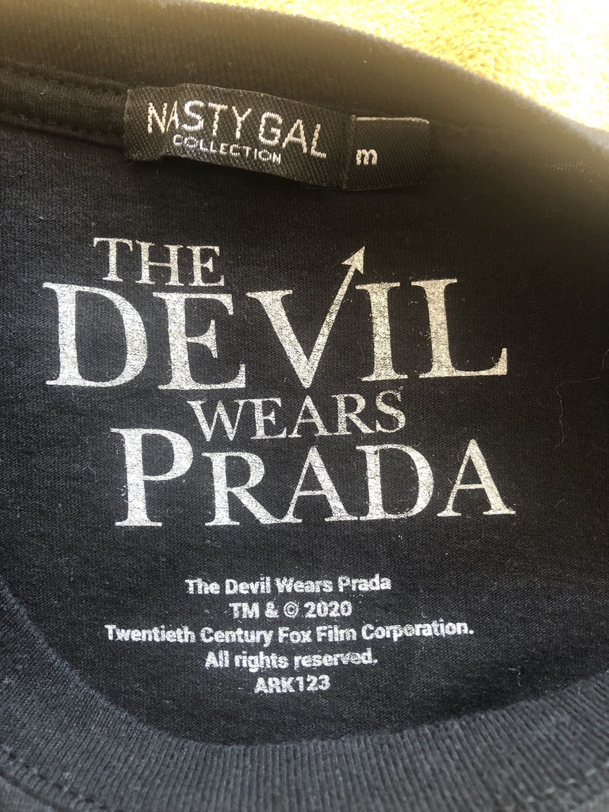 Vintage RARE DEVIL WEARS PRADA MOVIE TEE SHIRT Size US M / EU 48-50 / 2 - 4 Thumbnail