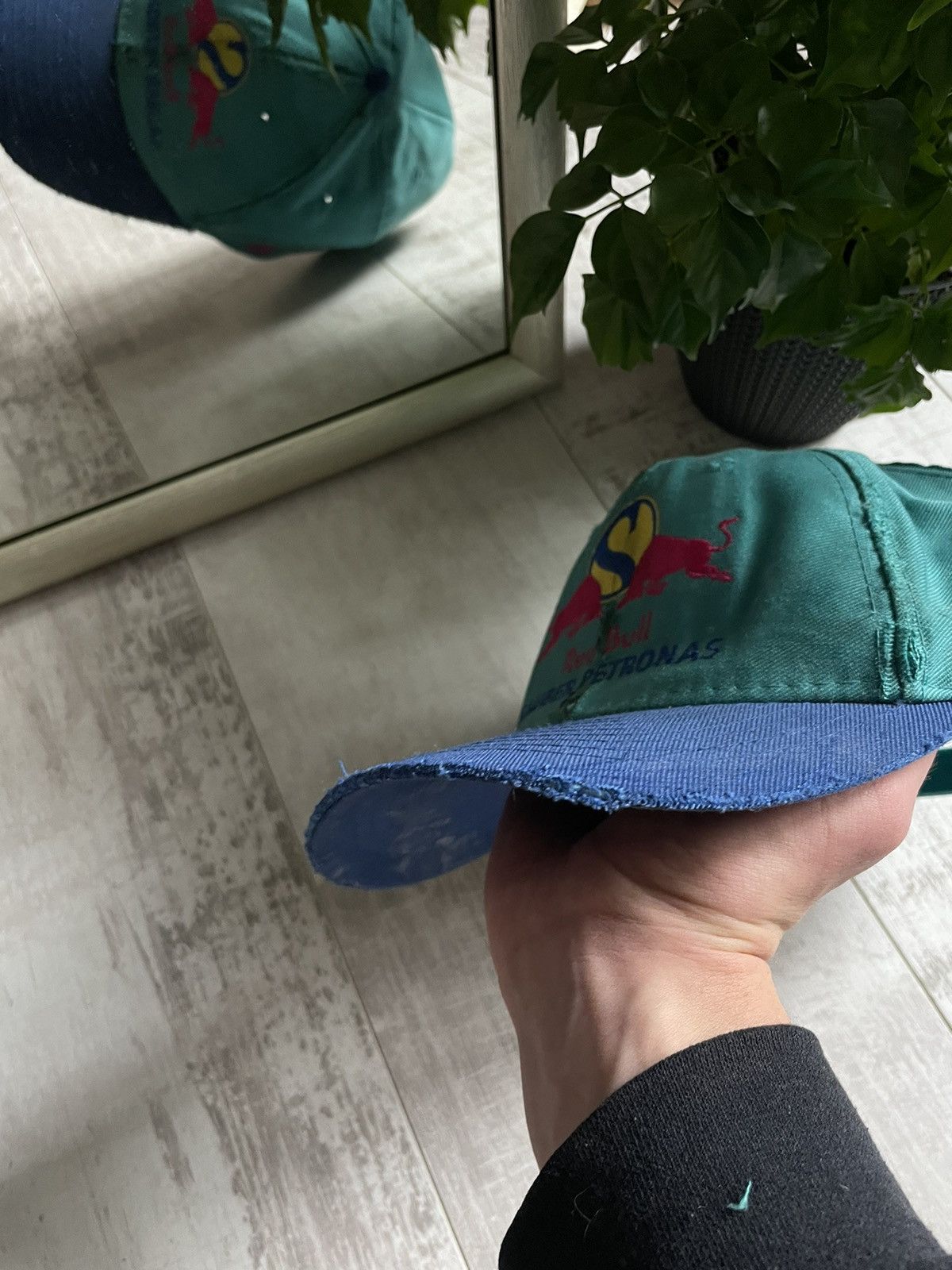 Red Bull × Vintage Red Bull 80’s Sauber Petronas Racing Vintage Hat Cap Size ONE SIZE - 7 Thumbnail