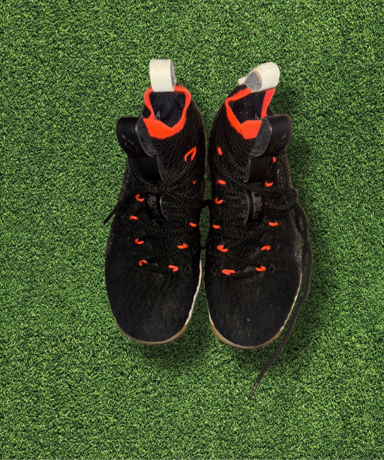 Nike LeBron 15 Bright Crimson Size US 5 / EU 37 - 4 Thumbnail