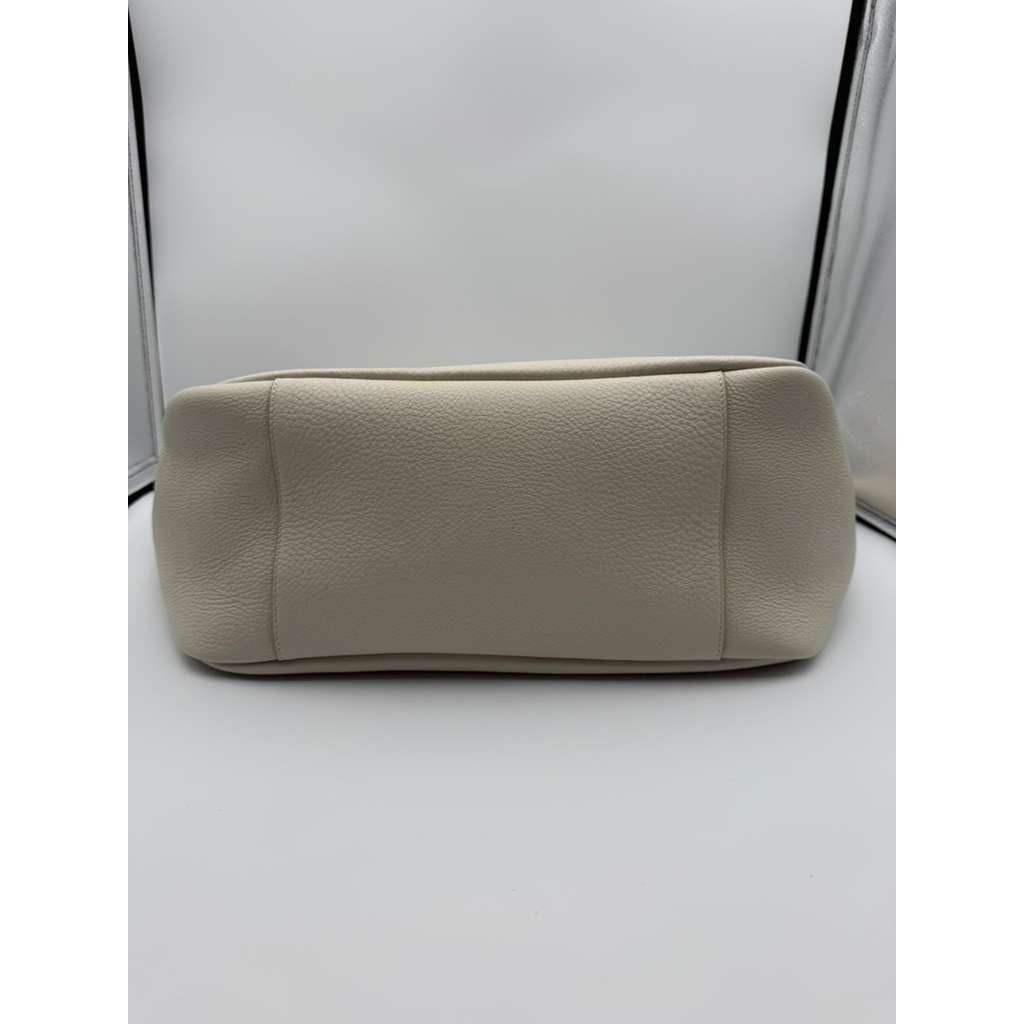 Saint Laurent Paris CC31 Size: OS / YSL Large Bea Tote Bag in Beige Size ONE SIZE - 5 Thumbnail