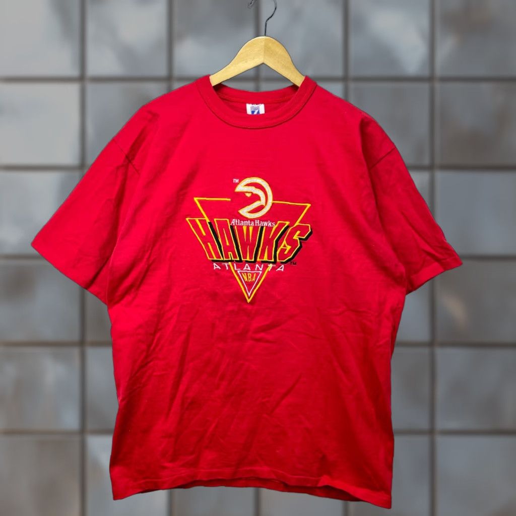 NBA VINTAGE NBA Atlanta Hawks Logo 7 T-Shirt XL Red SINGLE STITCH Men’s Shirt Size US XL / EU 56 / 4 - 1 Thumbnail