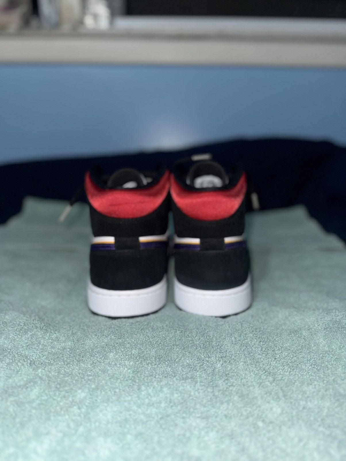 Jordan Brand Air Jordan 1 Mid SE Size US 13 / EU 46 - 4 Thumbnail