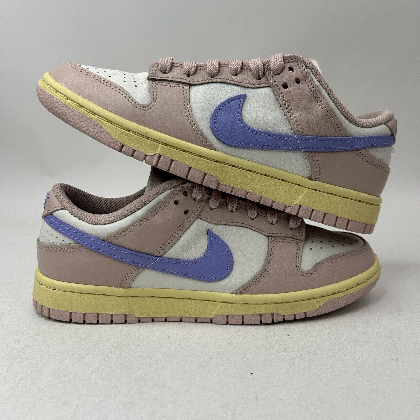 Nike Nike Dunk Low WMNS “Pink Oxford” 2023 Size US 8 / IT 38 - 1 Thumbnail