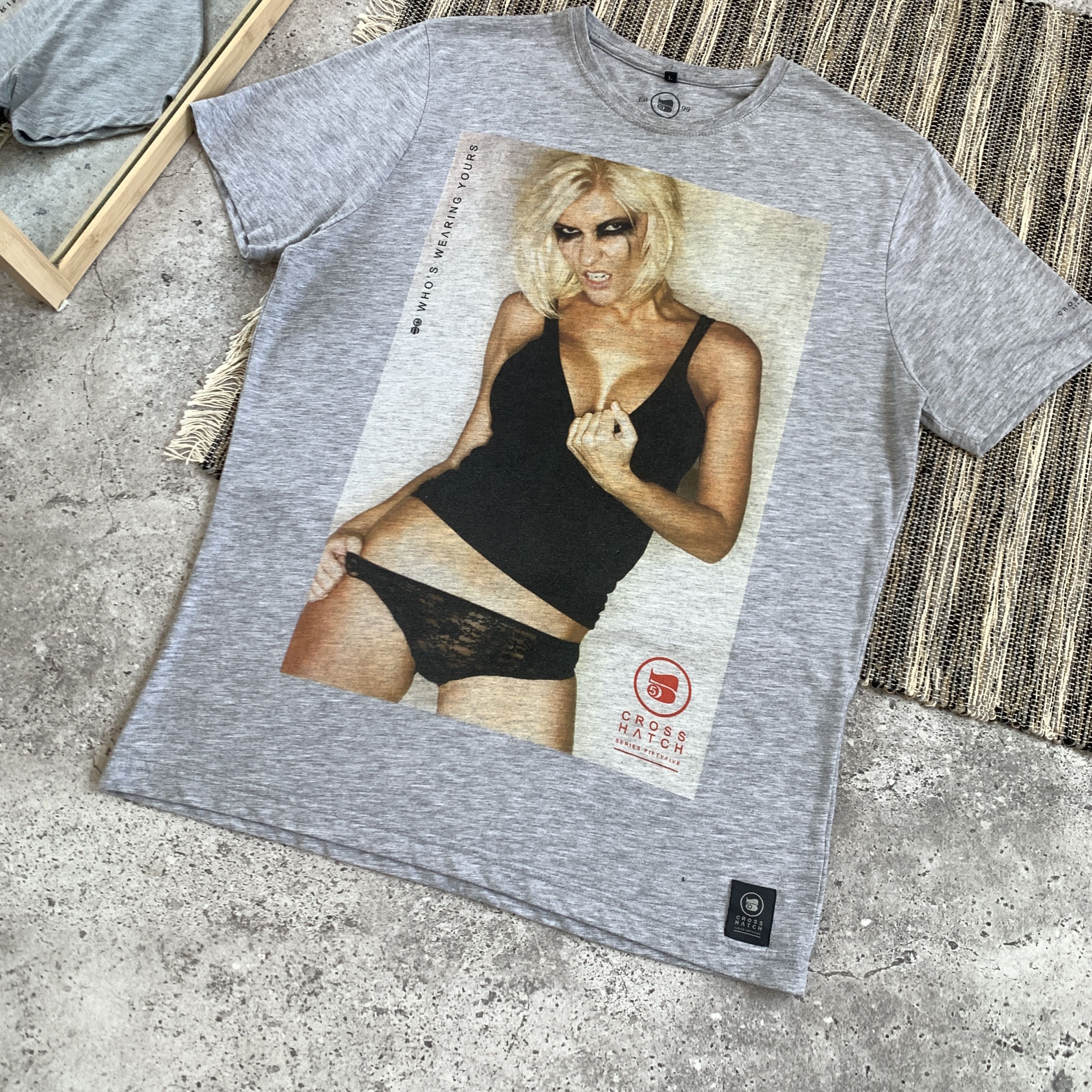 Vintage Vintage 18+ Sex Titis Girl Graphic Crosshatch Grey Tee Shirt Size US L / EU 52-54 / 3 - 4 Thumbnail
